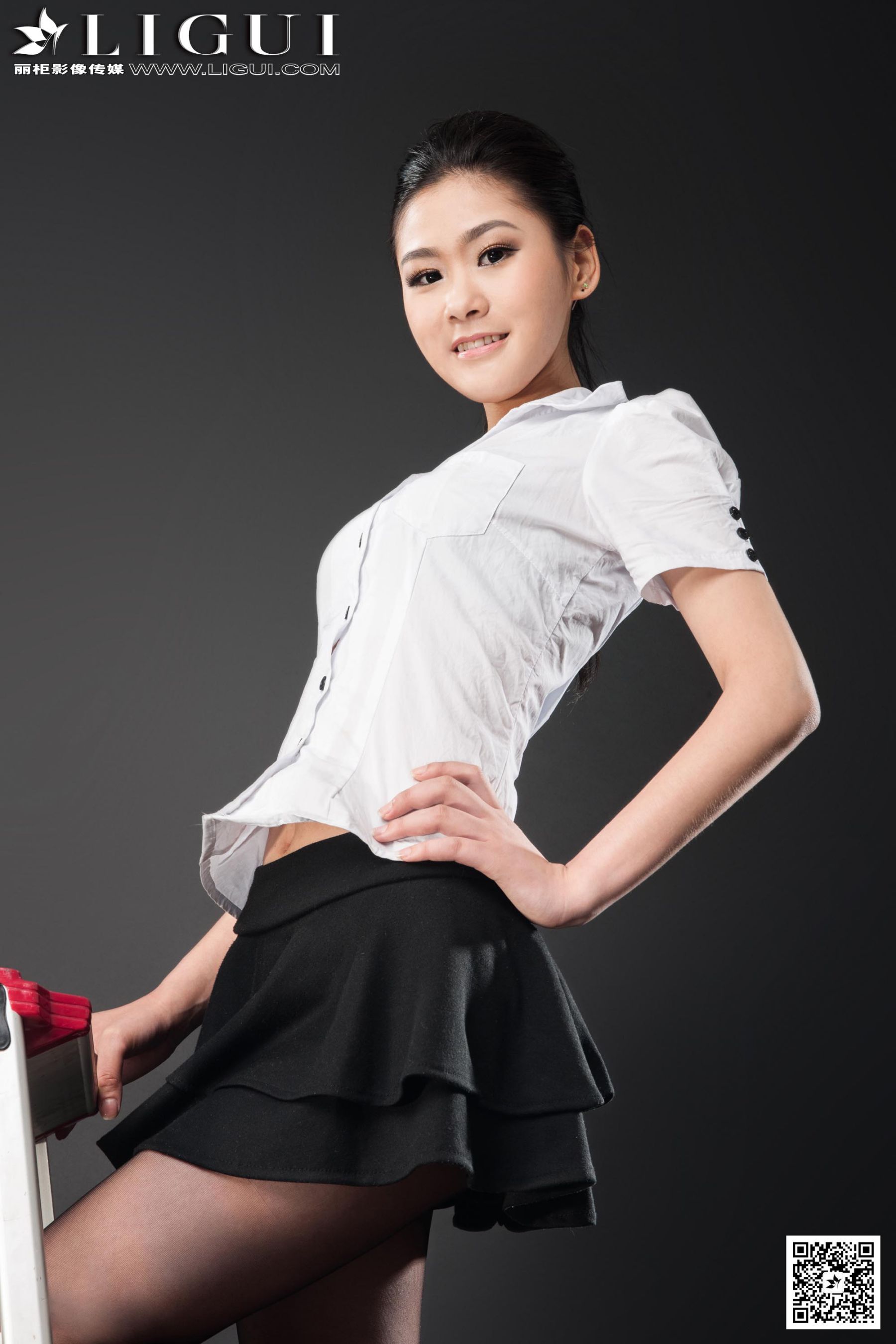 [丽柜LiGui] Model 凌凌《棚拍黑丝高跟美足》美腿玉第12张