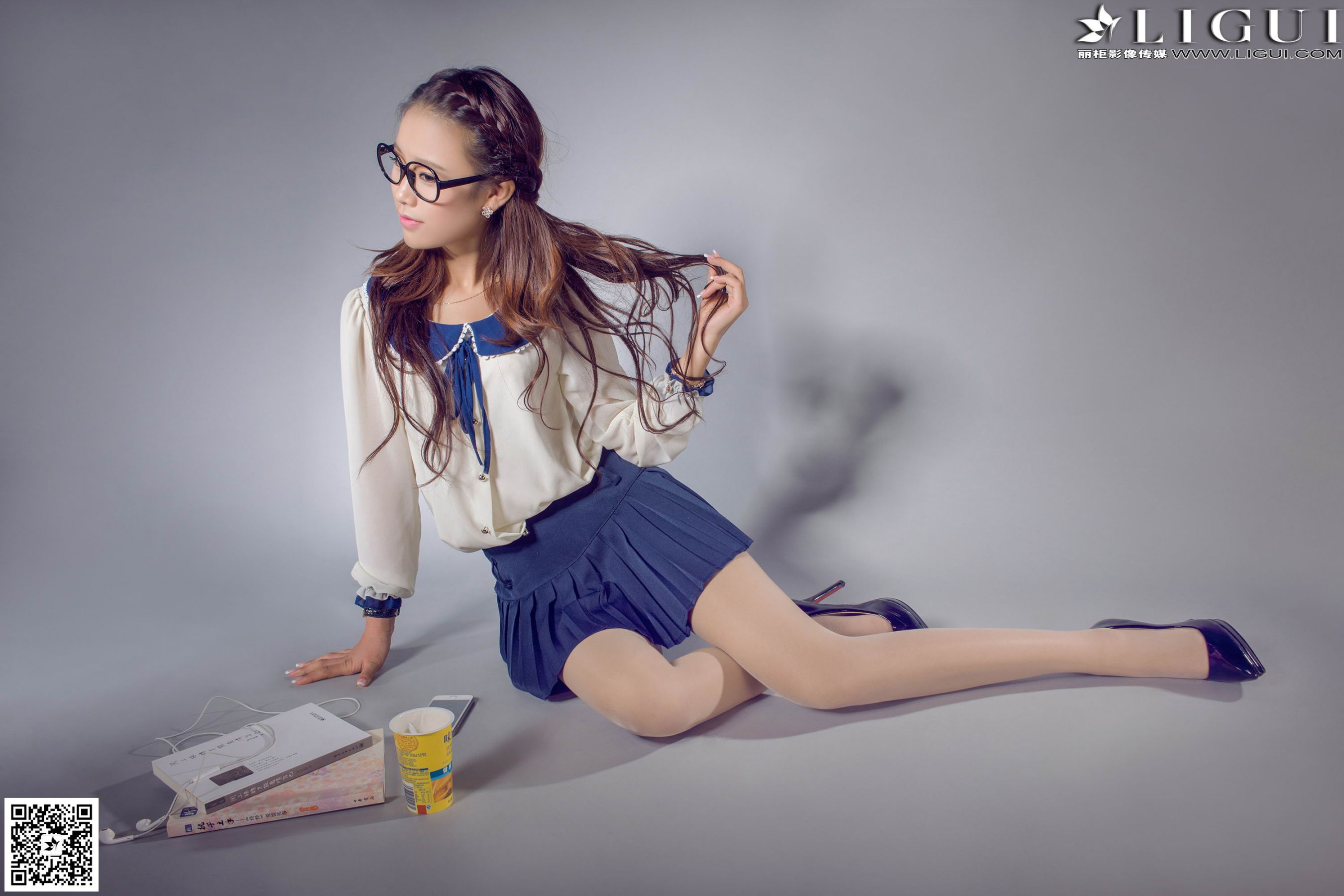 [丽柜LiGui] Model 语寒《甜美校花棚拍》美腿玉足写第11张