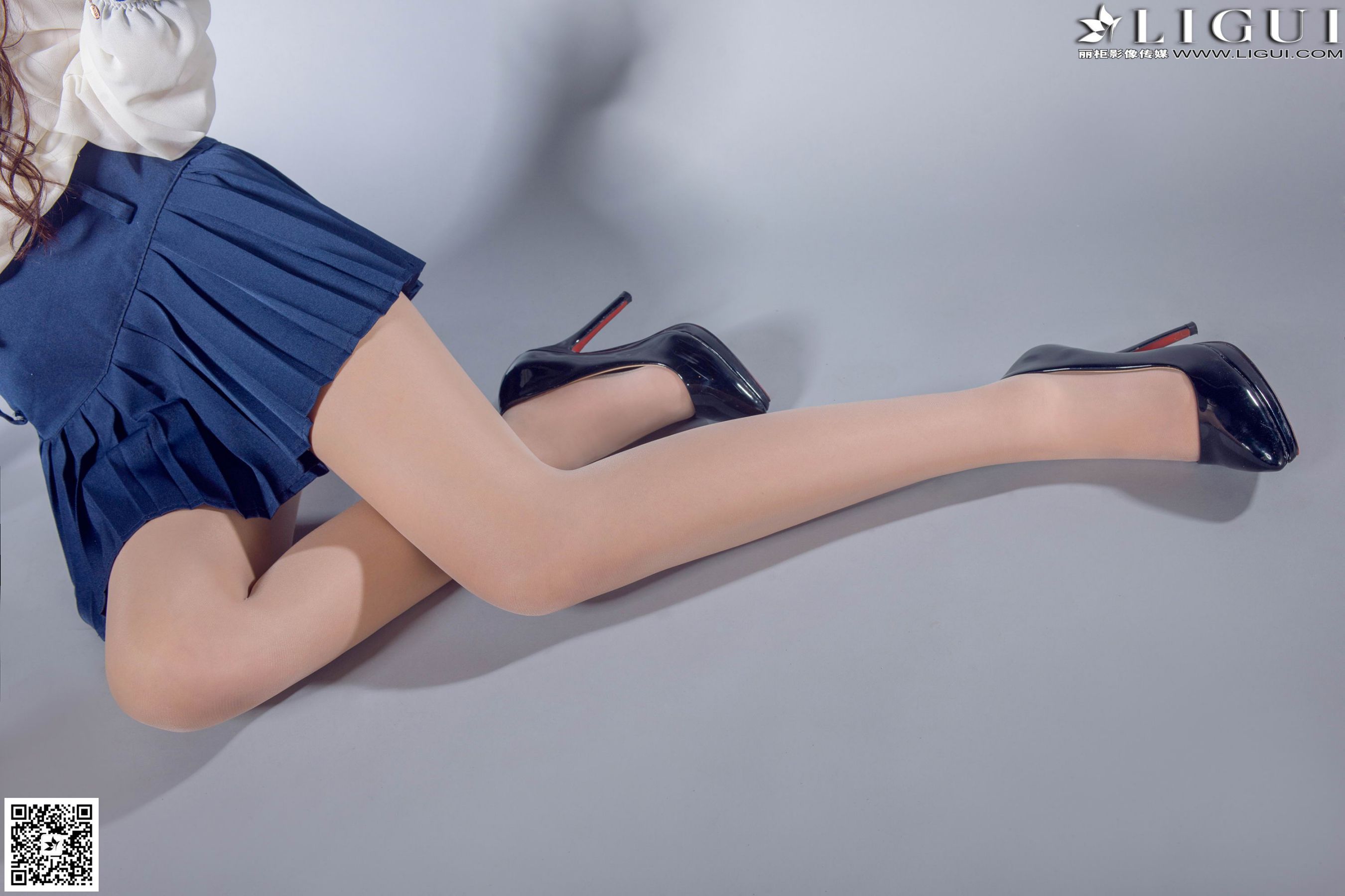 [丽柜LiGui] Model 语寒《甜美校花棚拍》美腿玉足写第11张