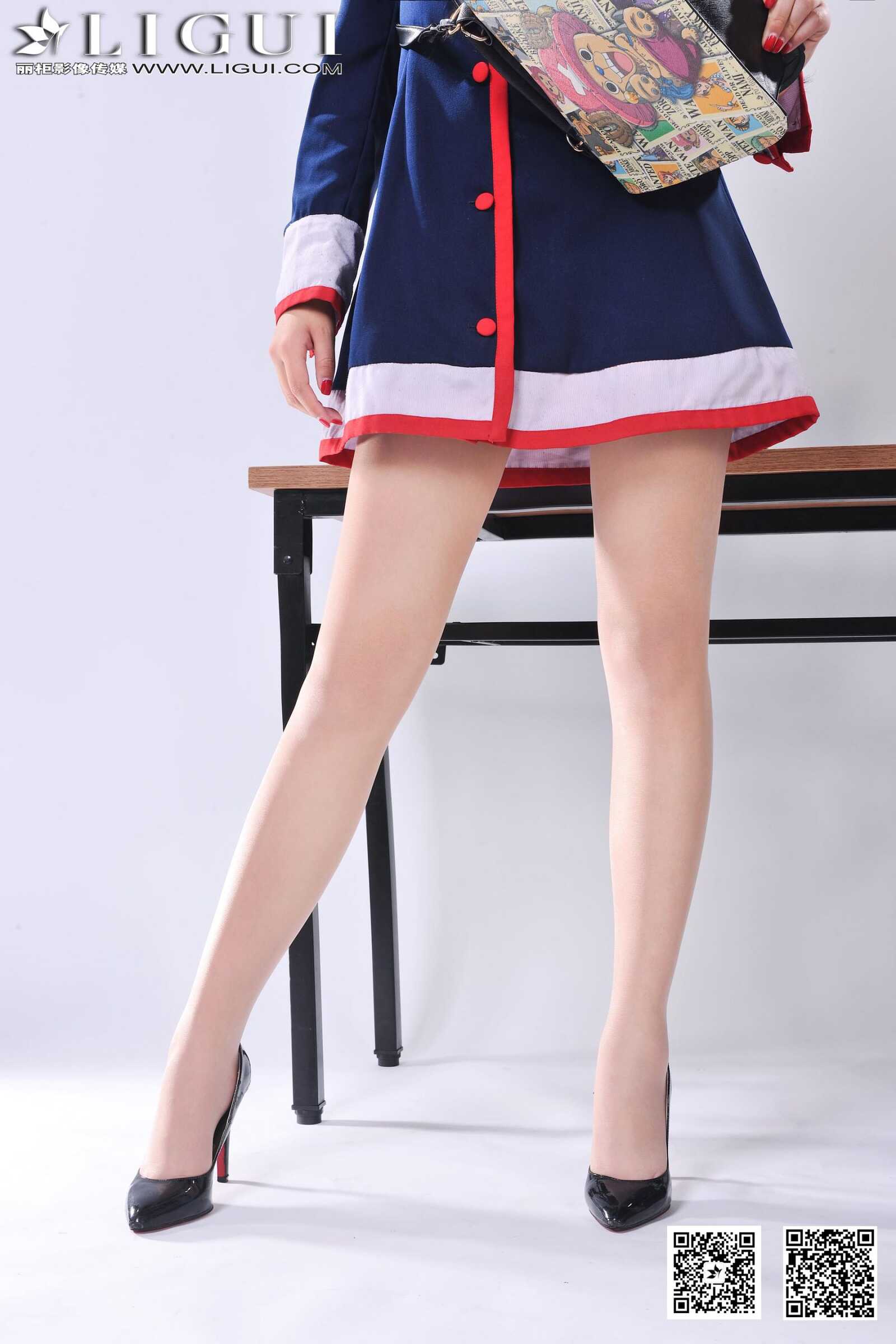 [丽柜LiGui] Model Amily《小眼镜学妹丝足》上下全集第17张