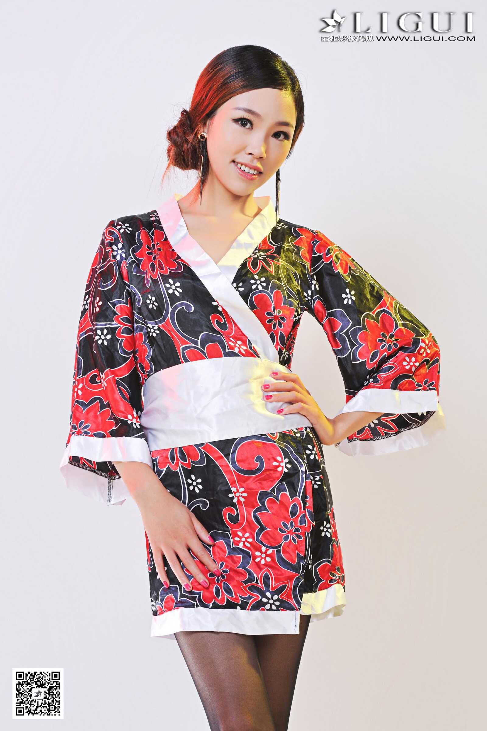 [丽柜LiGui] Model 微微《和服黑丝美足》美腿玉足写第17张