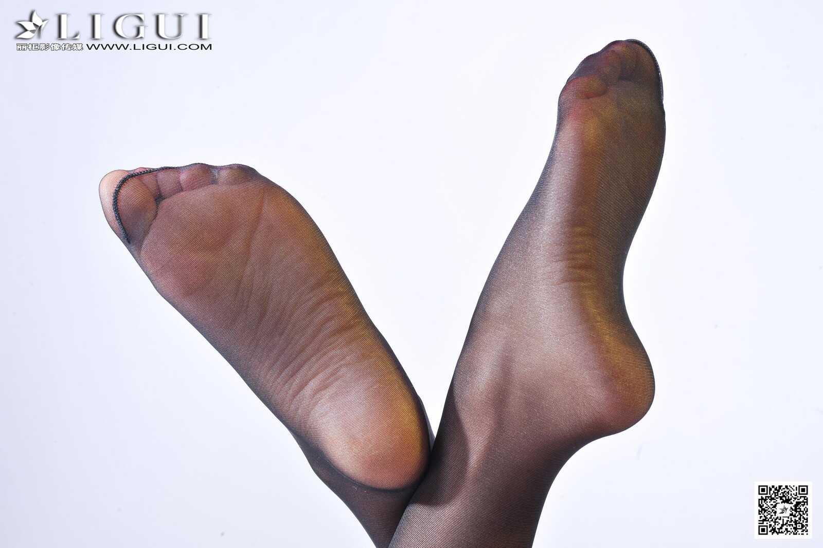 [丽柜LiGui] Model 微微《和服黑丝美足》美腿玉足写第3张