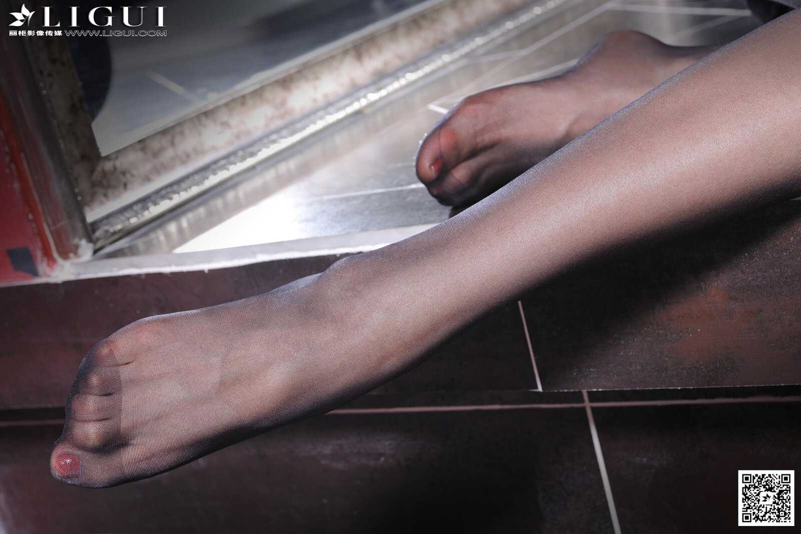 Model 可馨《高跟女郎灰丝美足》上下全集 [丽柜第6张