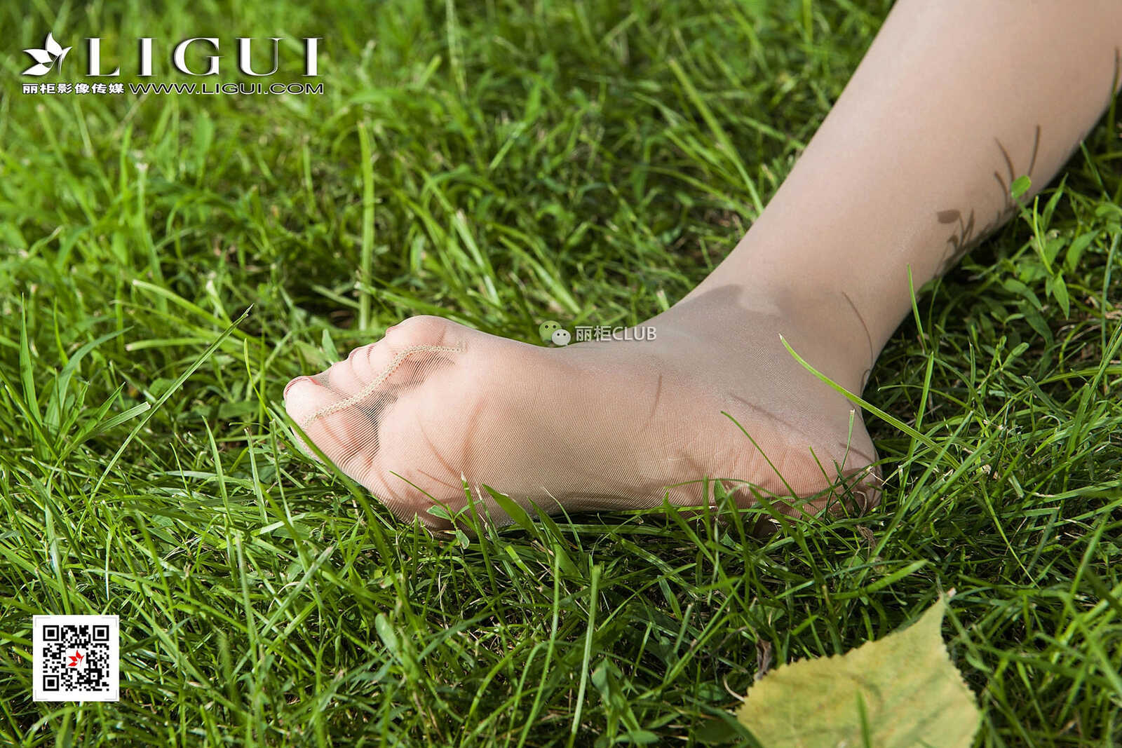 Model 筱筱《校园女神丝足美腿》 [丽柜Ligui] 写真第8张