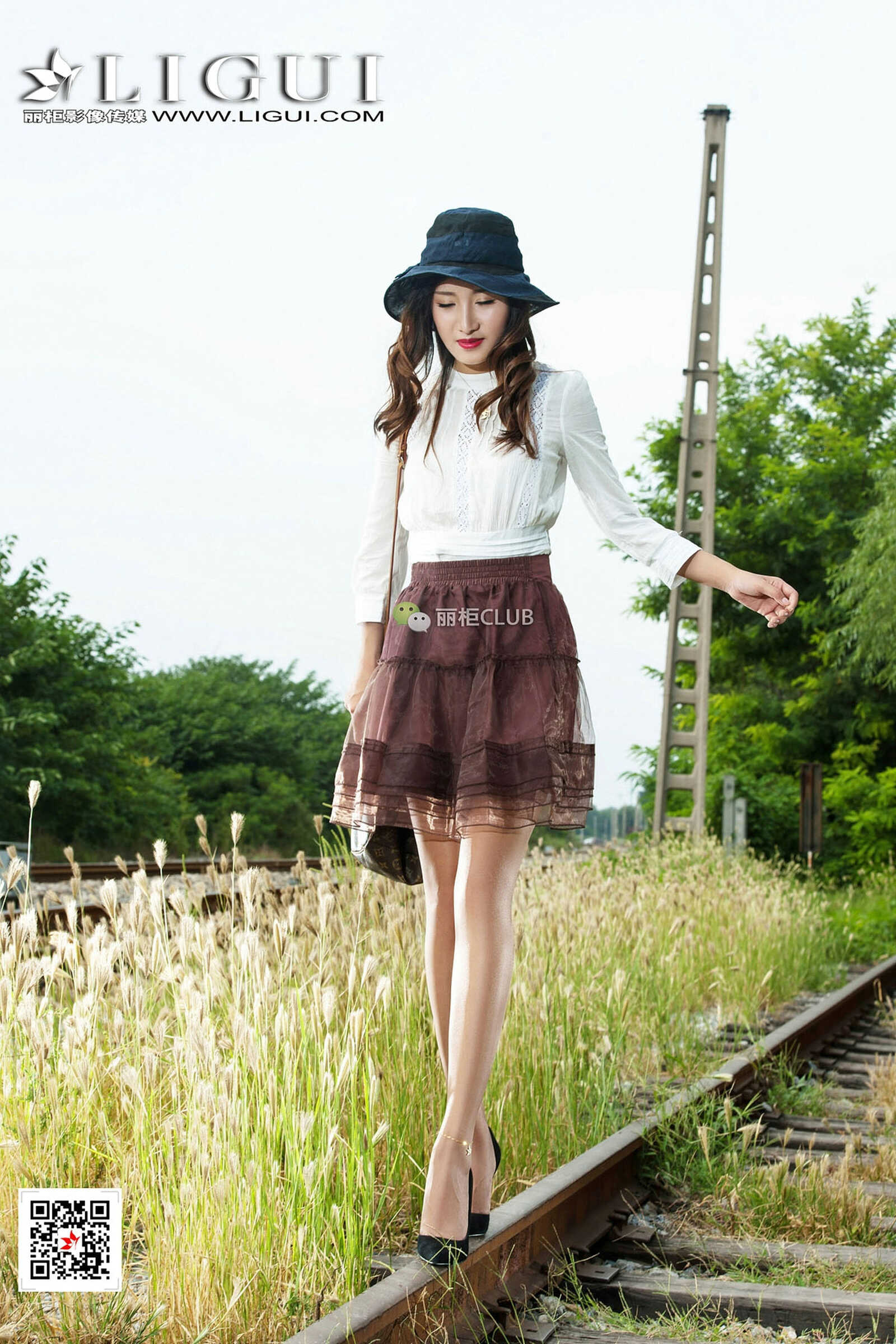 Model 思彤《时尚美腿唯美外拍》 [丽柜Ligui] 写真第13张