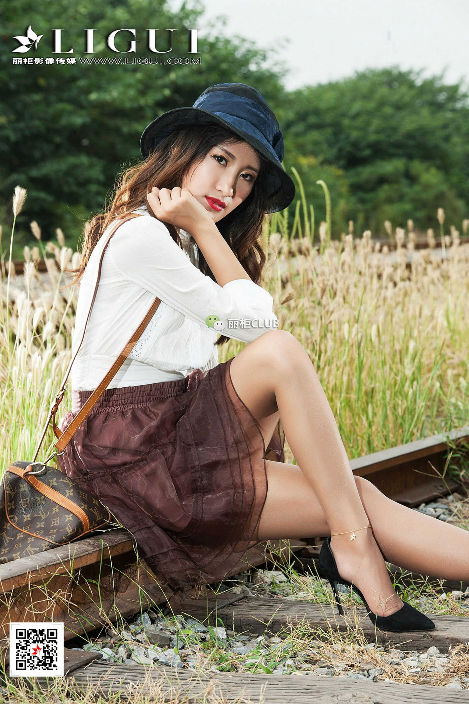 Model 思彤《时尚美腿唯美外拍》 [丽柜Ligui] 写真第5张