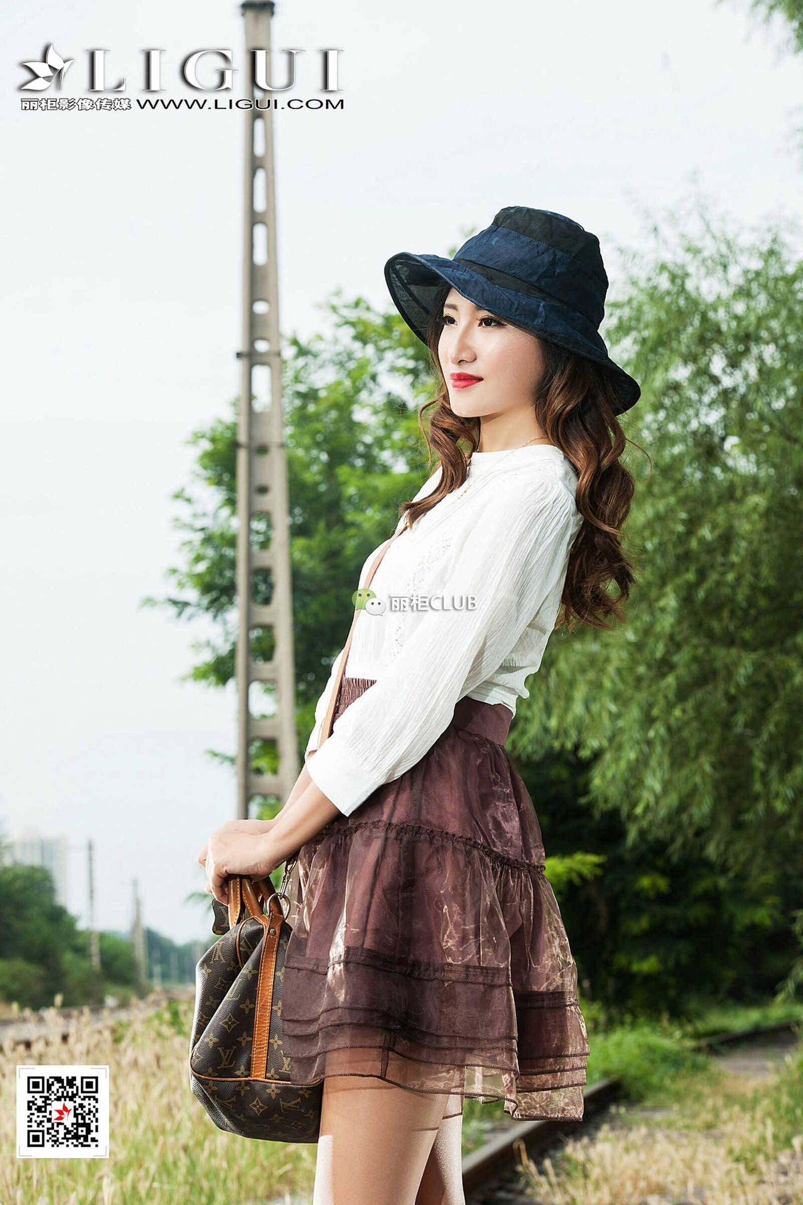 Model 思彤《时尚美腿唯美外拍》 [丽柜Ligui] 写真第1张