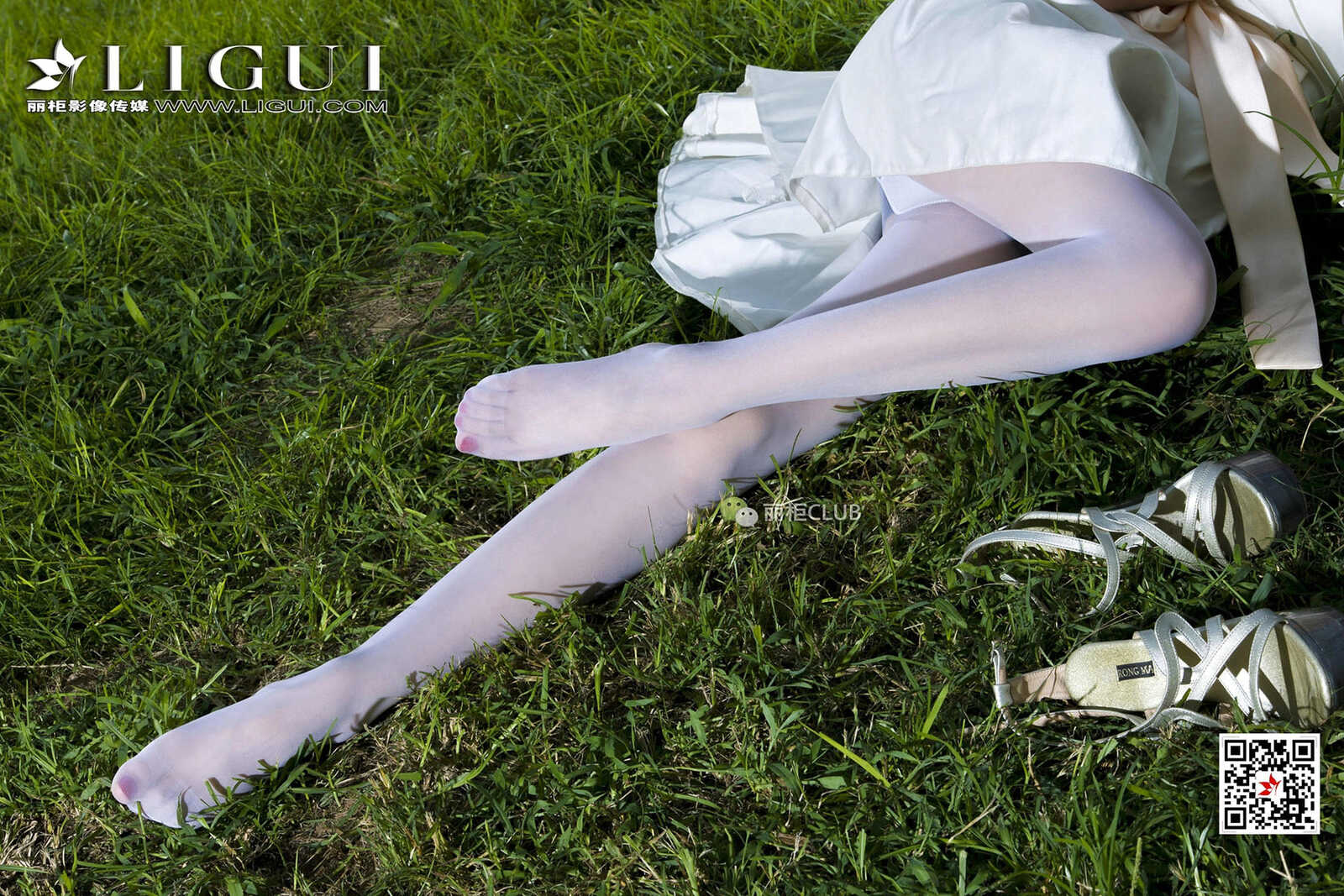 Model 雪儿《白丝+抹胸礼服》 [丽柜Ligui] 写真集第16张