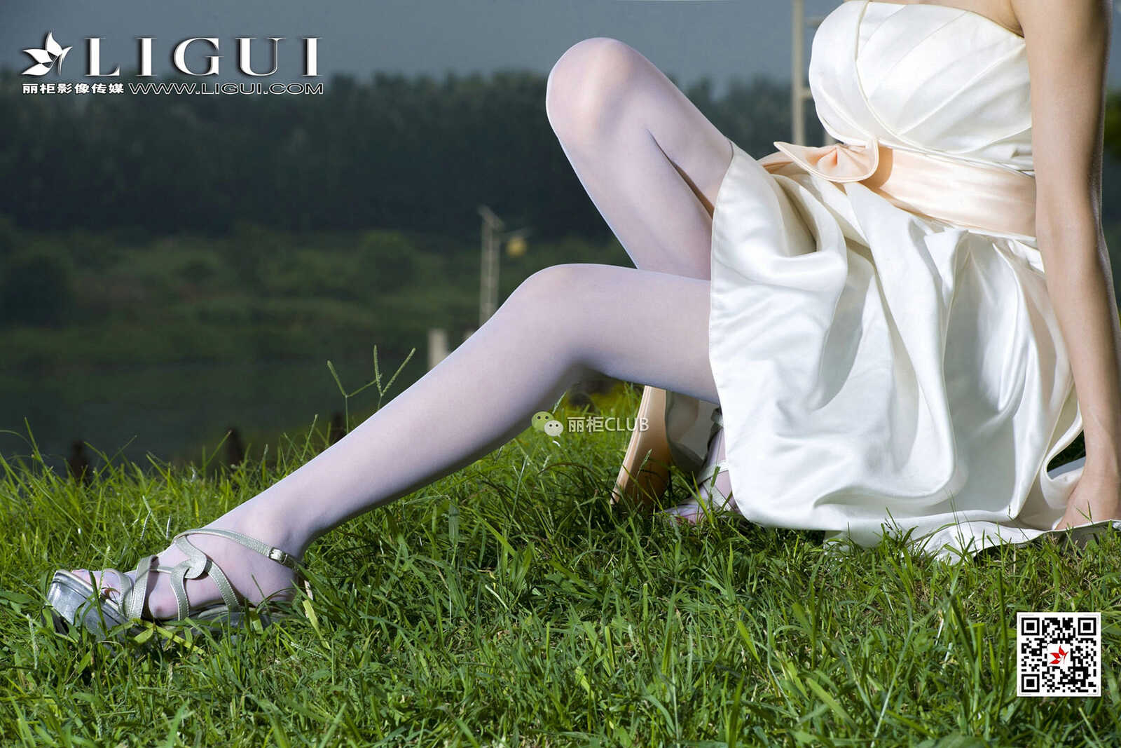 Model 雪儿《白丝+抹胸礼服》 [丽柜Ligui] 写真集第12张