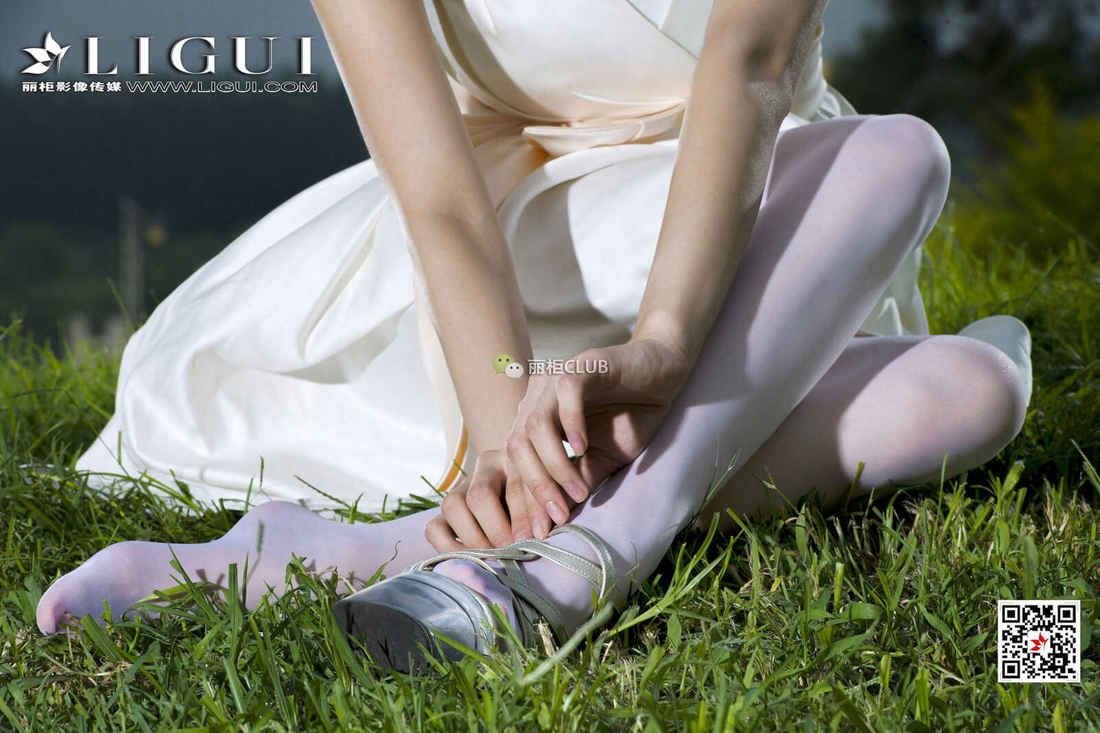 Model 雪儿《白丝+抹胸礼服》 [丽柜Ligui] 写真集第3张