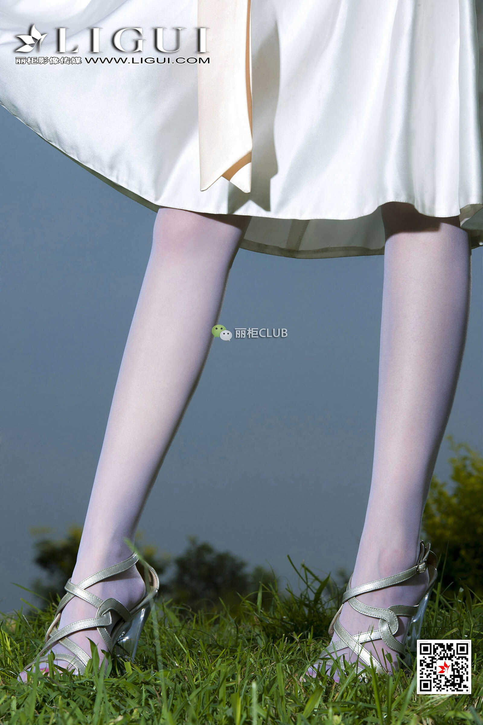 Model 雪儿《白丝+抹胸礼服》 [丽柜Ligui] 写真集第2张