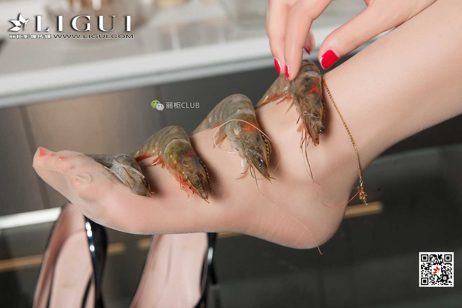 Model 雪糕《OL+美食丝足》 [丽柜Ligui] 写真集第13张