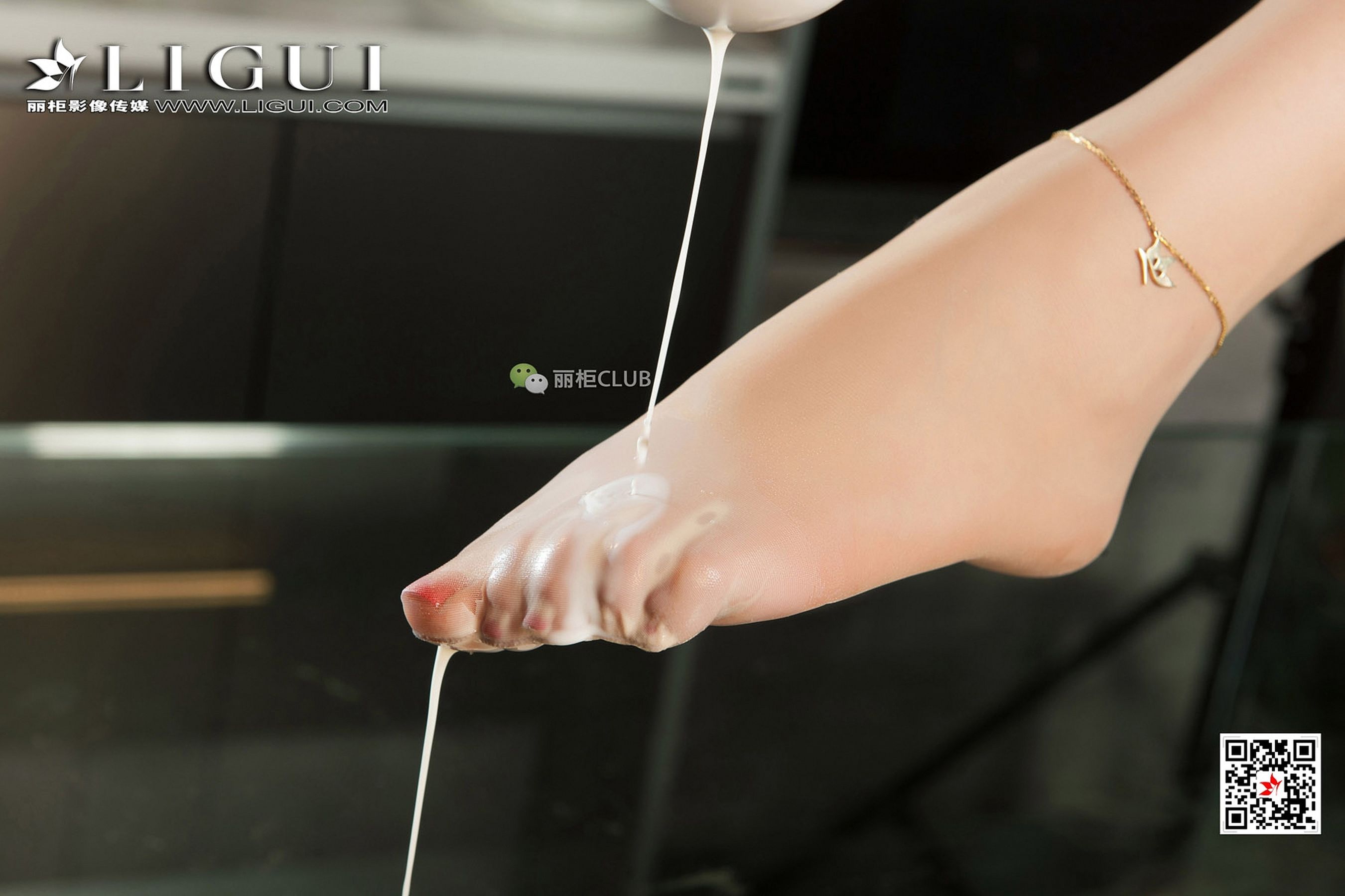 Model 雪糕《OL+美食丝足》 [丽柜Ligui] 写真集第5张