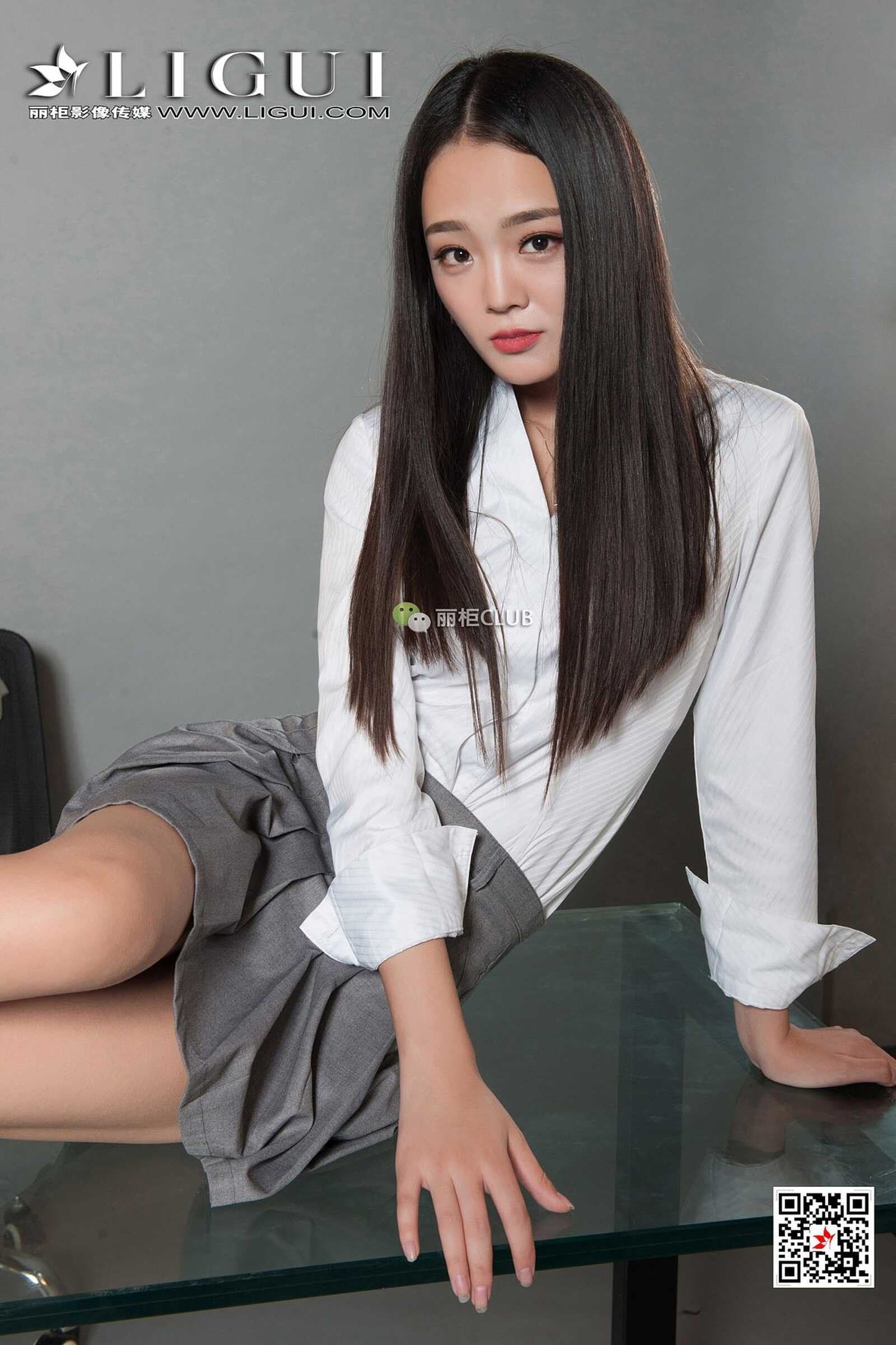 Model 楠楠《办公室玉足》 [丽柜Ligui] 写真集第4张
