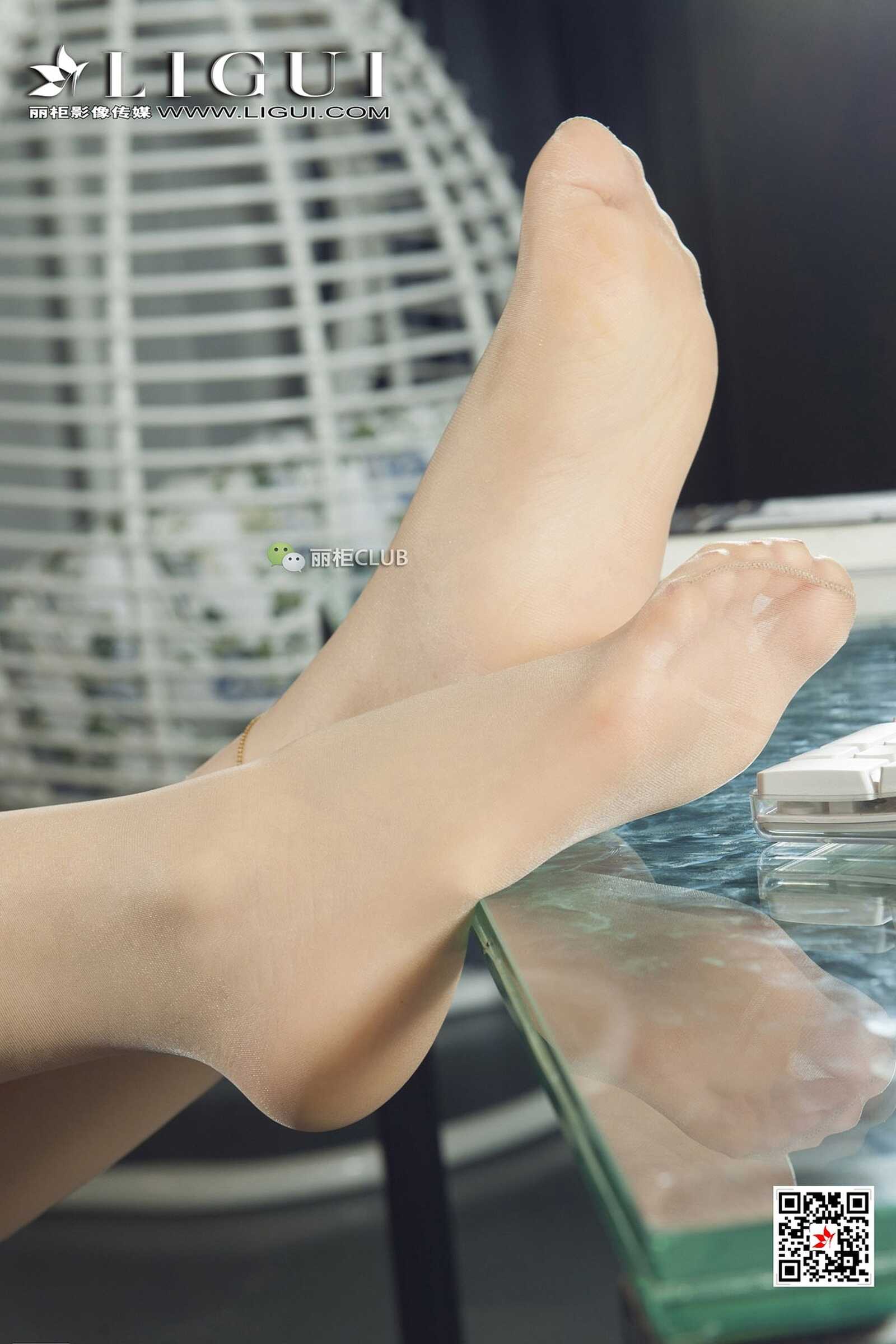 Model 腿模桐桐《办公室OL肉丝》 [丽柜Ligui] 写真集第4张