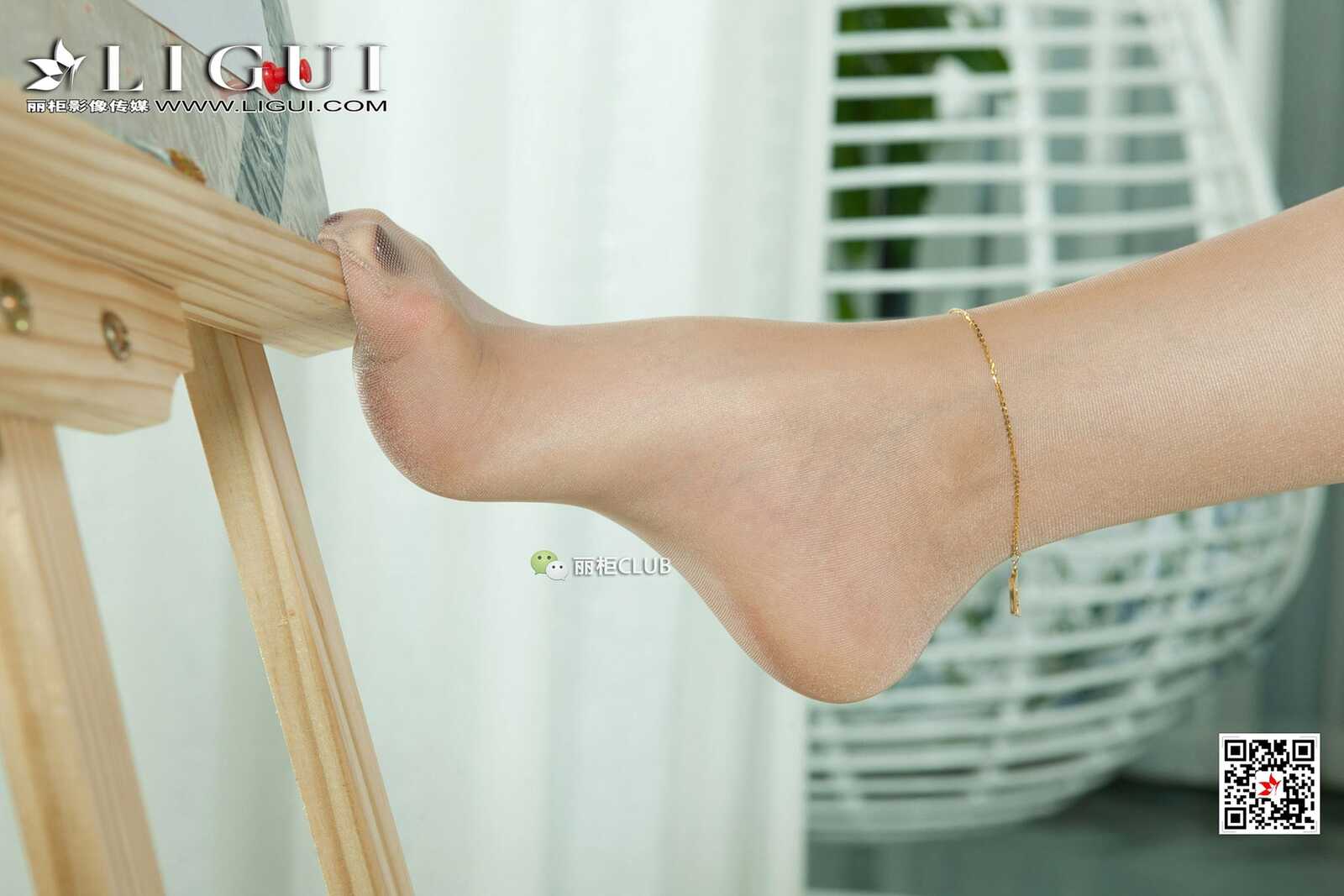 腿模敏儿《爱画画的肉丝美女》 [丽柜Ligui] 写真第3张