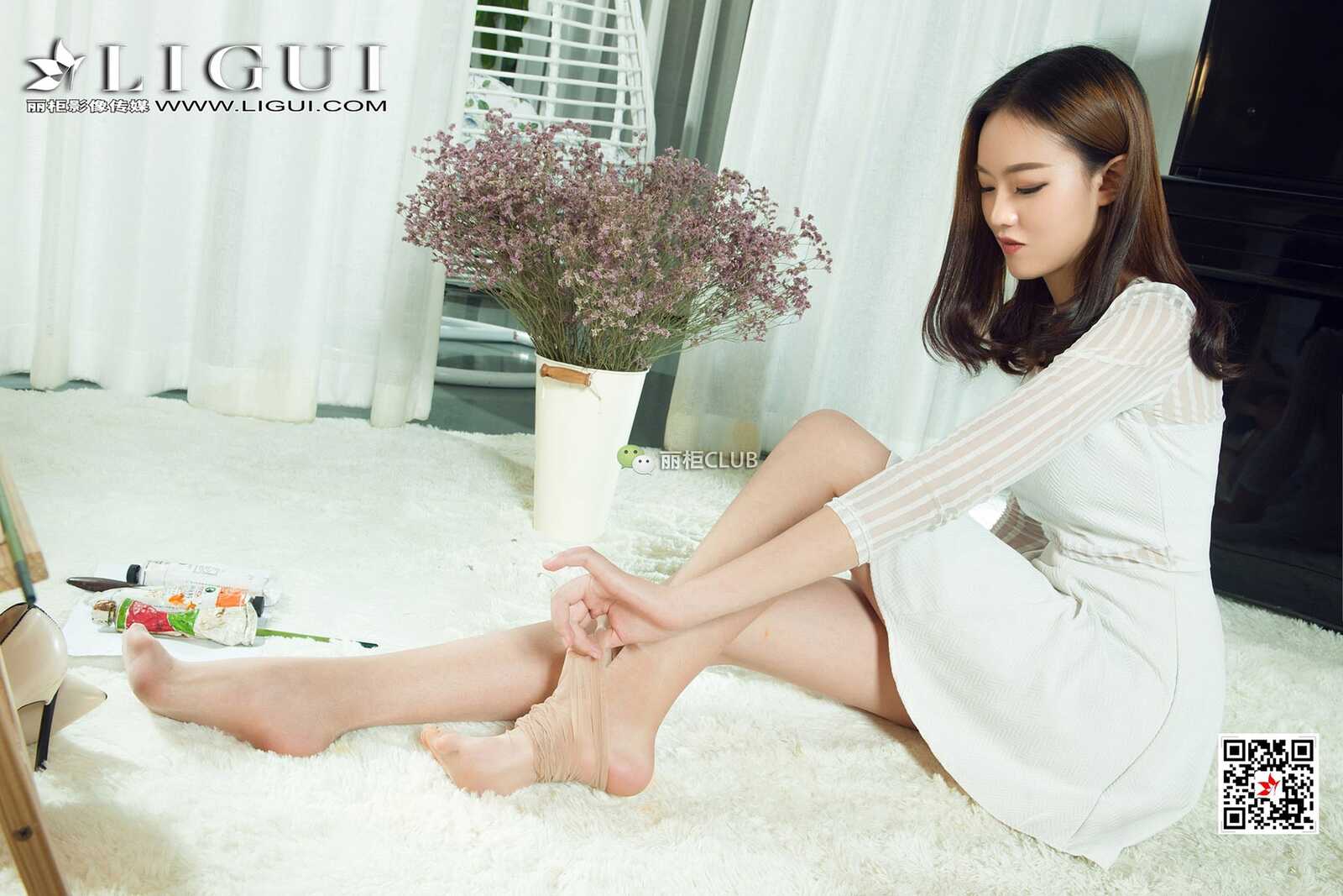 腿模敏儿《爱画画的肉丝美女》 [丽柜Ligui] 写真第1张