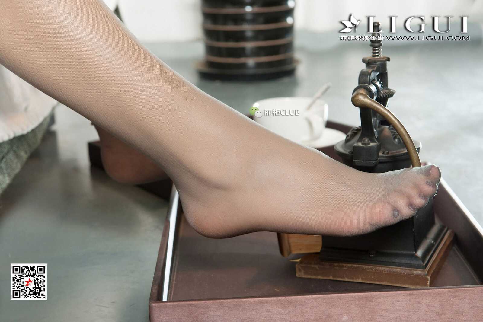腿模伊一《灰丝高跟OL》 [丽柜Ligui] 写真集第3张