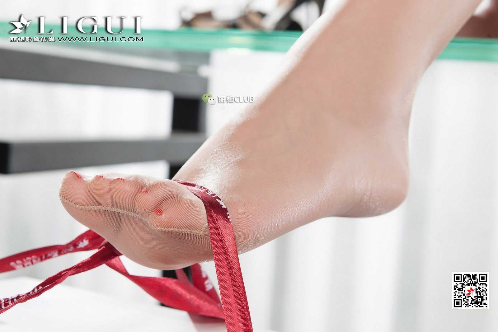 腿模雪糕《包臀旗袍丝足》 [丽柜Ligui] 写真集第15张