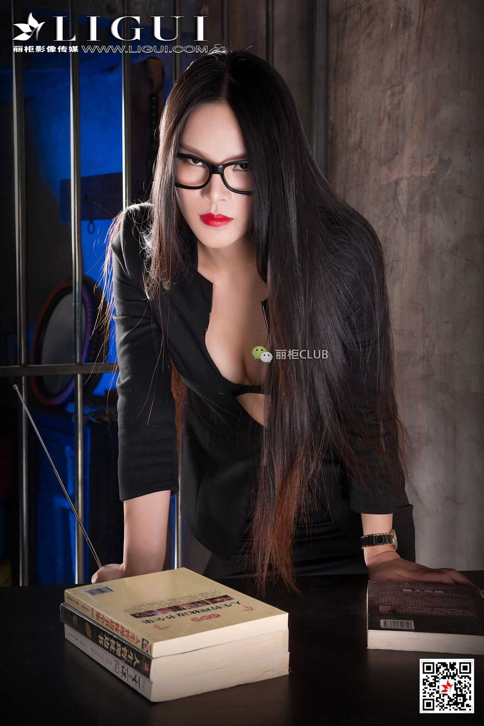 腿模明明《黑丝老师调教》 [丽柜Ligui] 写真集第17张