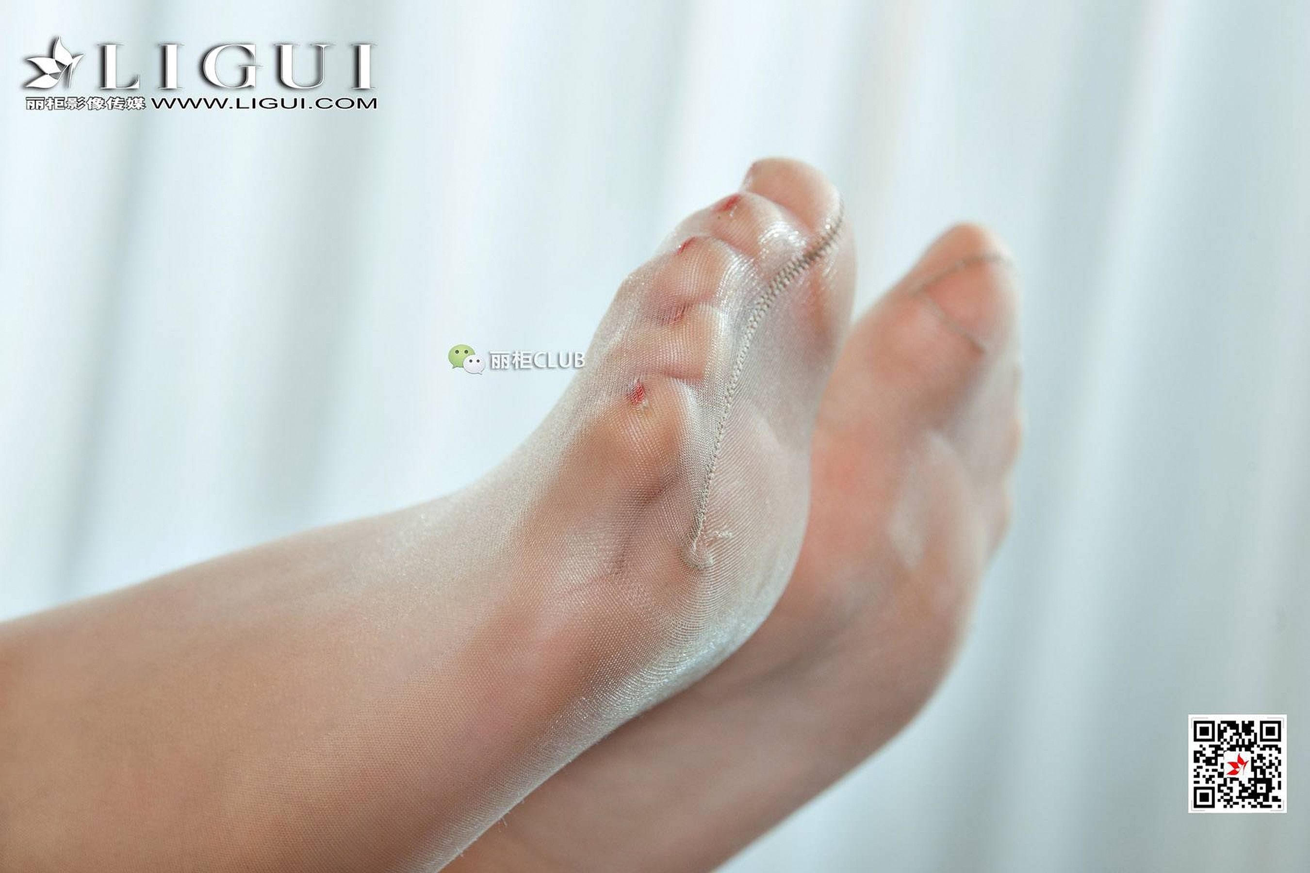 腿模莹莹《肉丝袜美腿丽人》 [丽柜Ligui] 写真集第1张