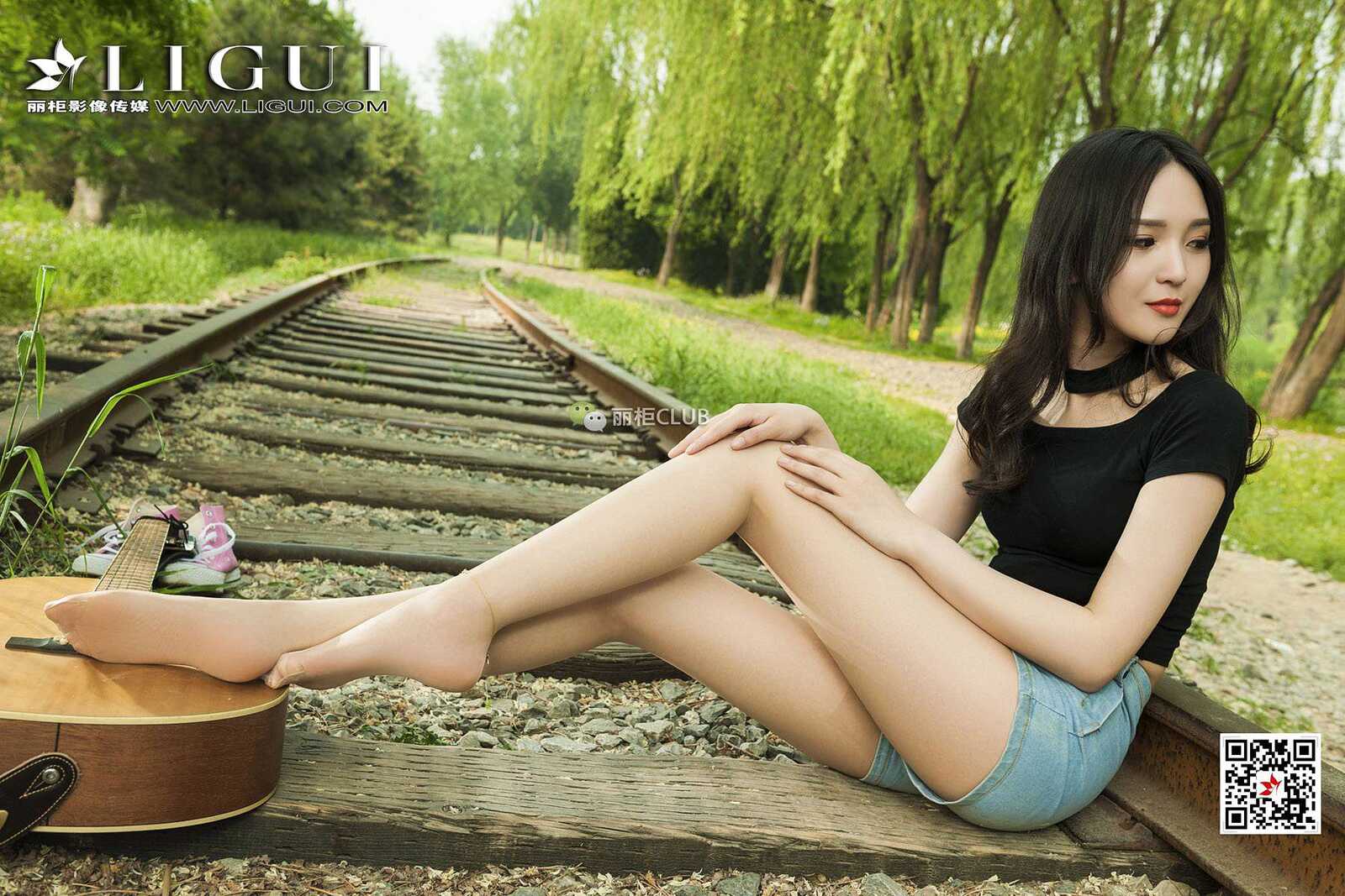 腿模小戈《文艺丝足少女》 [丽柜LIGUI] 美腿丝足第11张