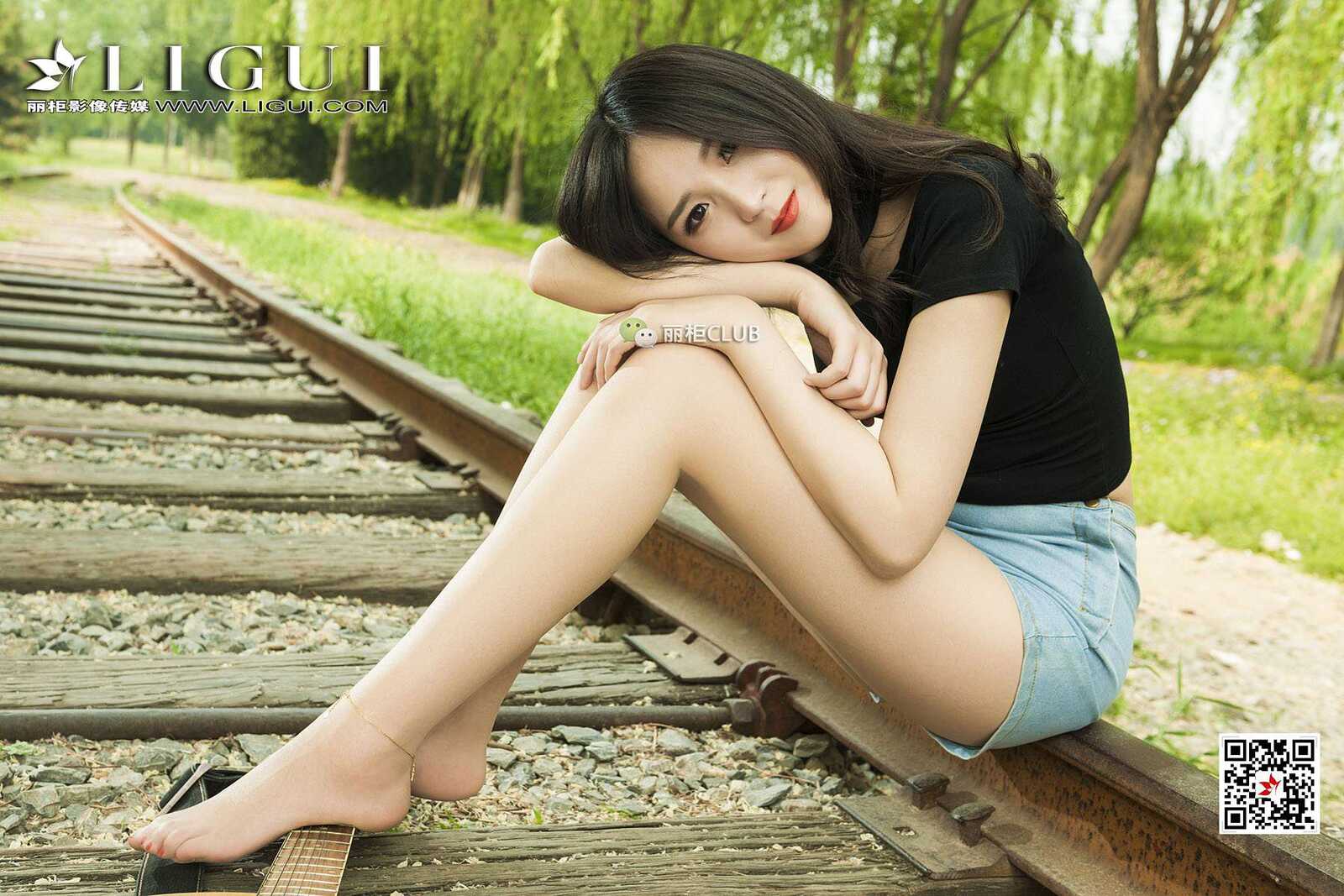 腿模小戈《文艺丝足少女》 [丽柜LIGUI] 美腿丝足第1张