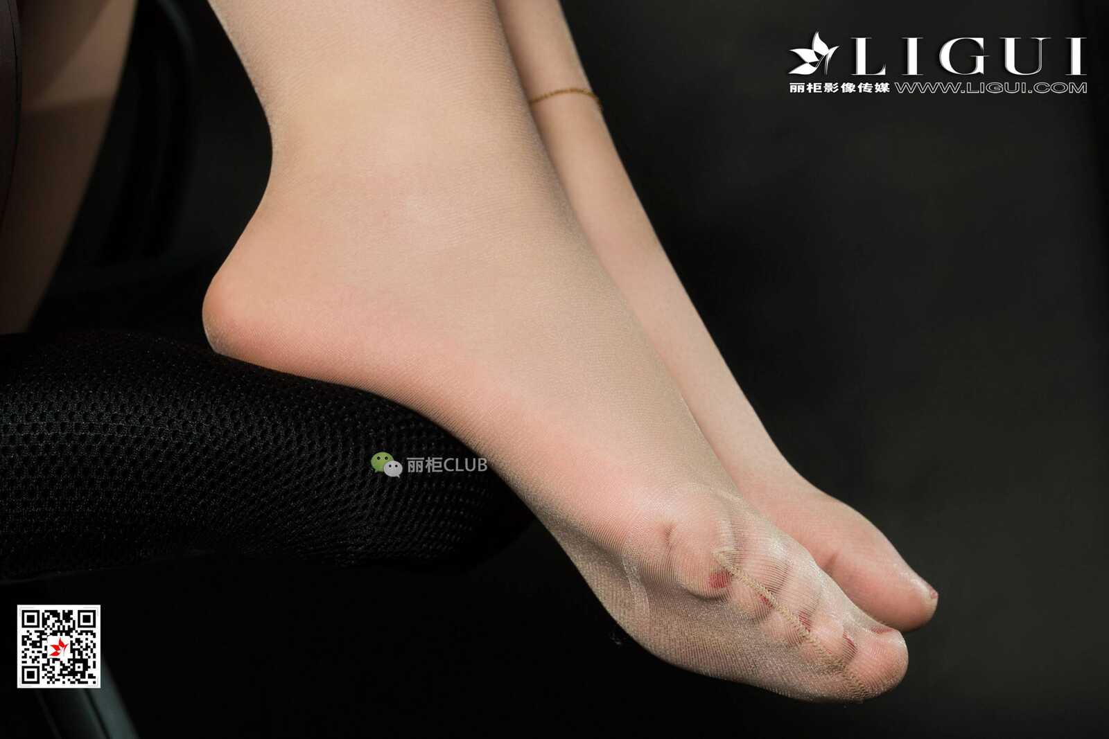 腿模果儿《丝足小秘书》 [丽柜LIGUI] 美腿丝足 写第10张