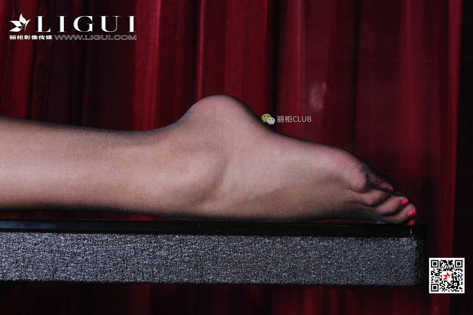 腿模Amily《黑丝美腿丽人》 [丽柜Ligui]  美腿丝足第10张