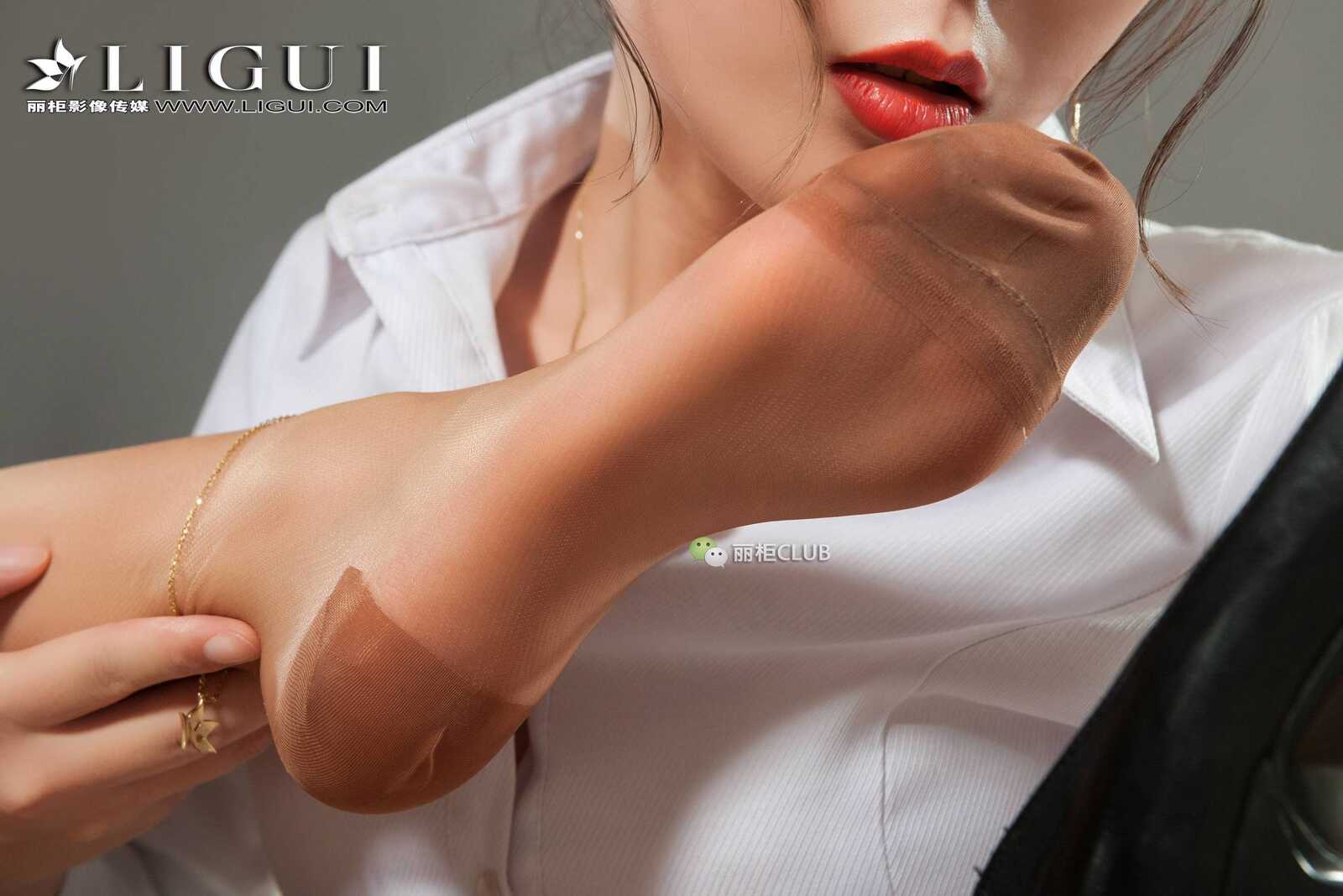 腿模小戈&amp;amp;雪糕《丝足诱惑》 [丽柜Ligui] 美腿丝第11张