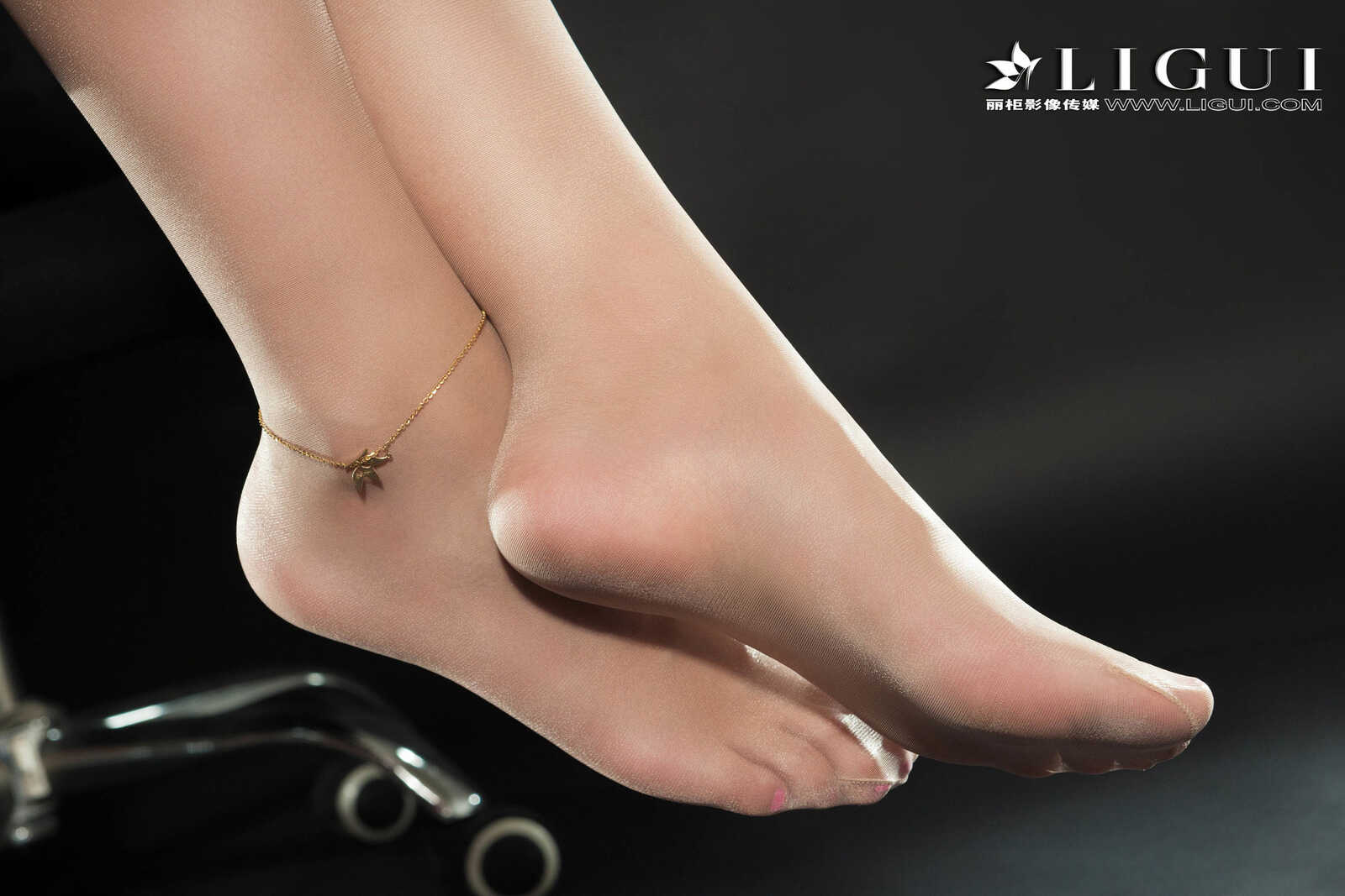 腿模孙千琪《丝足OL》 [丽柜Ligui] 写真集第9张