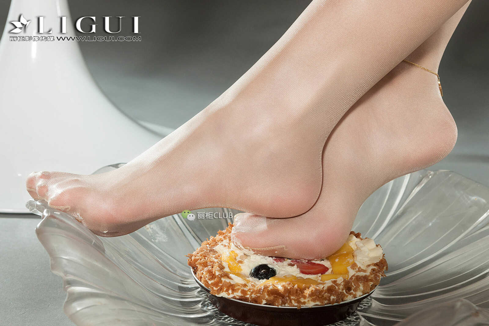 腿模筱筱《披萨丝足》 [丽柜Ligui] 写真集第15张
