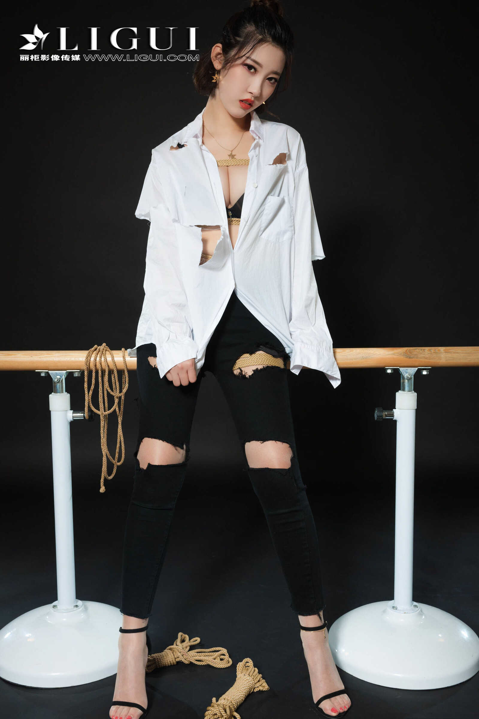 腿模筱筱《牛仔紧身裤+白衬衫+美束捆绑》 [丽柜第12张