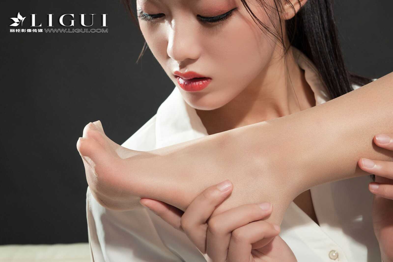 腿模敏儿&amp;amp;筱筱《丝足爱恋》 [丽柜Ligui] 网络丽第5张