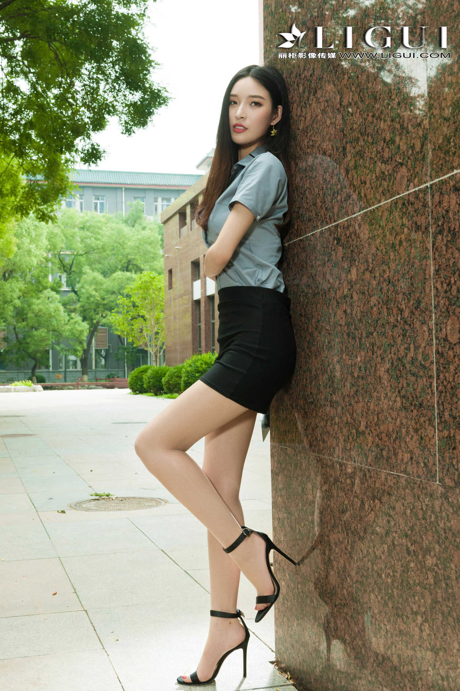 腿模雪糕《街拍丝袜OL》 [丽柜Ligui]第17张