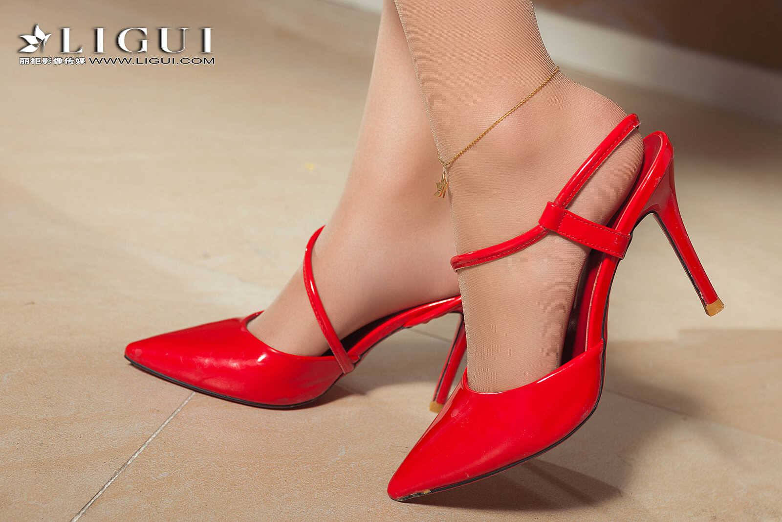 腿模王炜炜《红裙女郎》 [丽柜Liguil] 写真集第17张