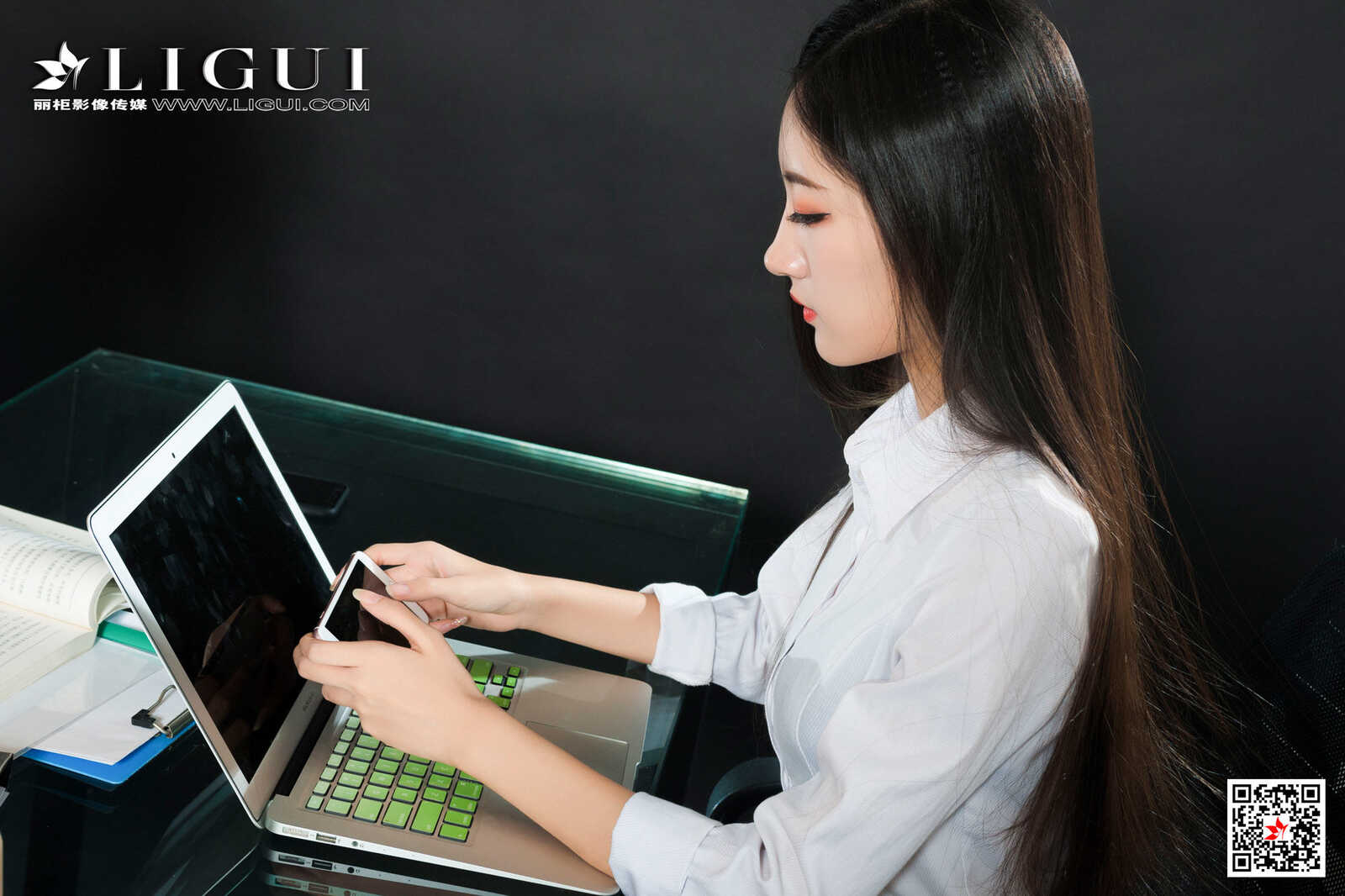 筱筱&amp;amp;王欣竹《OL丝足诱惑》 [丽柜Ligui] 写真集第16张