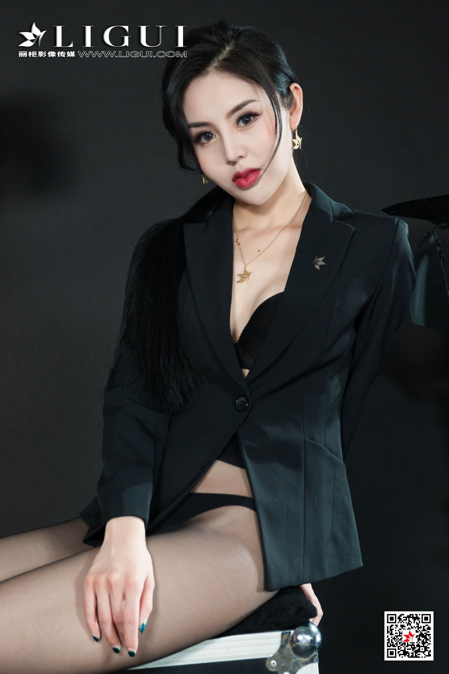 腿模凉儿《黑丝OL》 [丽柜Ligui] 网络丽人 写真集第11张