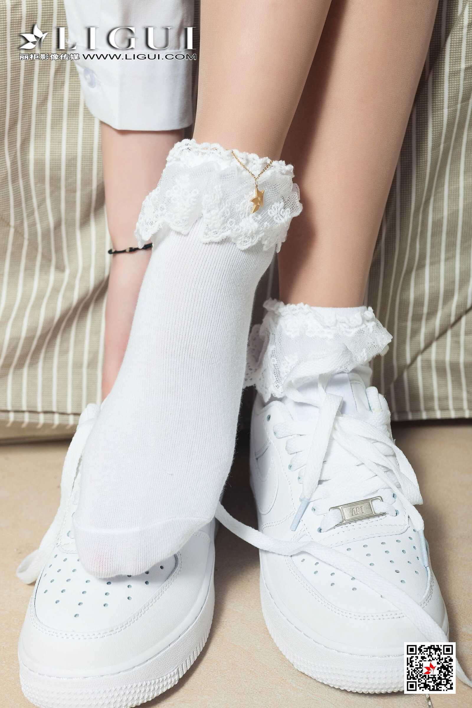 鱼妹《短筒袜玉足》[丽柜Ligui] 网络丽人 写真集第15张