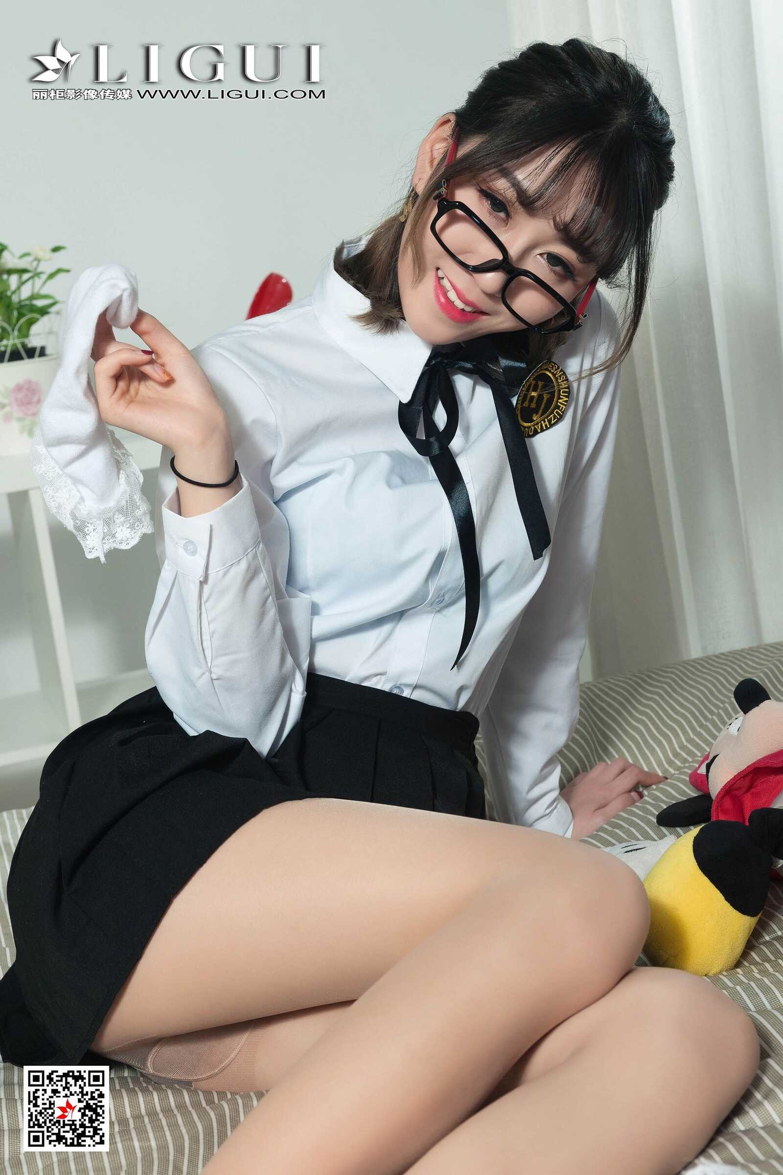 鱼妹《短筒袜玉足》[丽柜Ligui] 网络丽人 写真集第14张