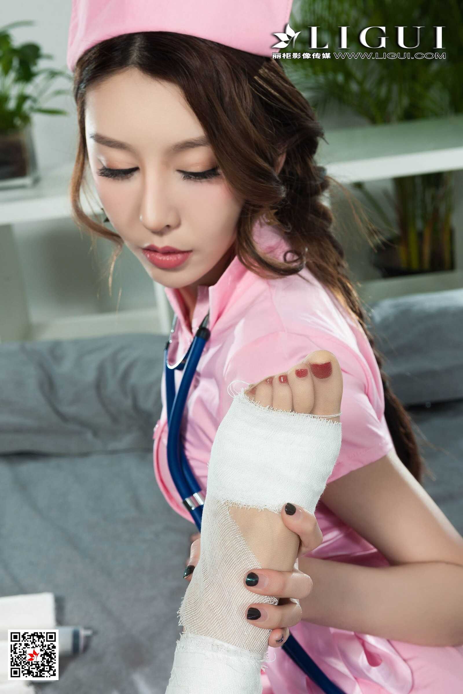 腿模兔子《护士丝足》 [丽柜Ligui] 网络丽人 写真第14张