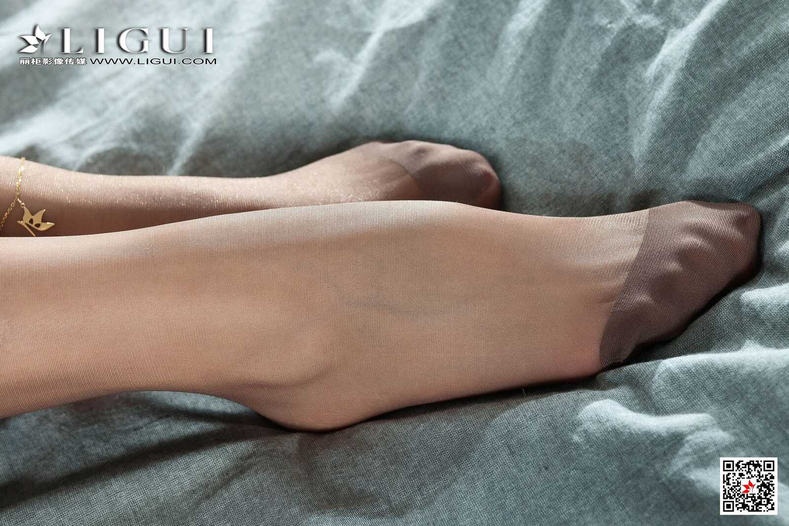 钟情《白衬衫灰丝女神》 [丽柜Ligui] 写真集第2张