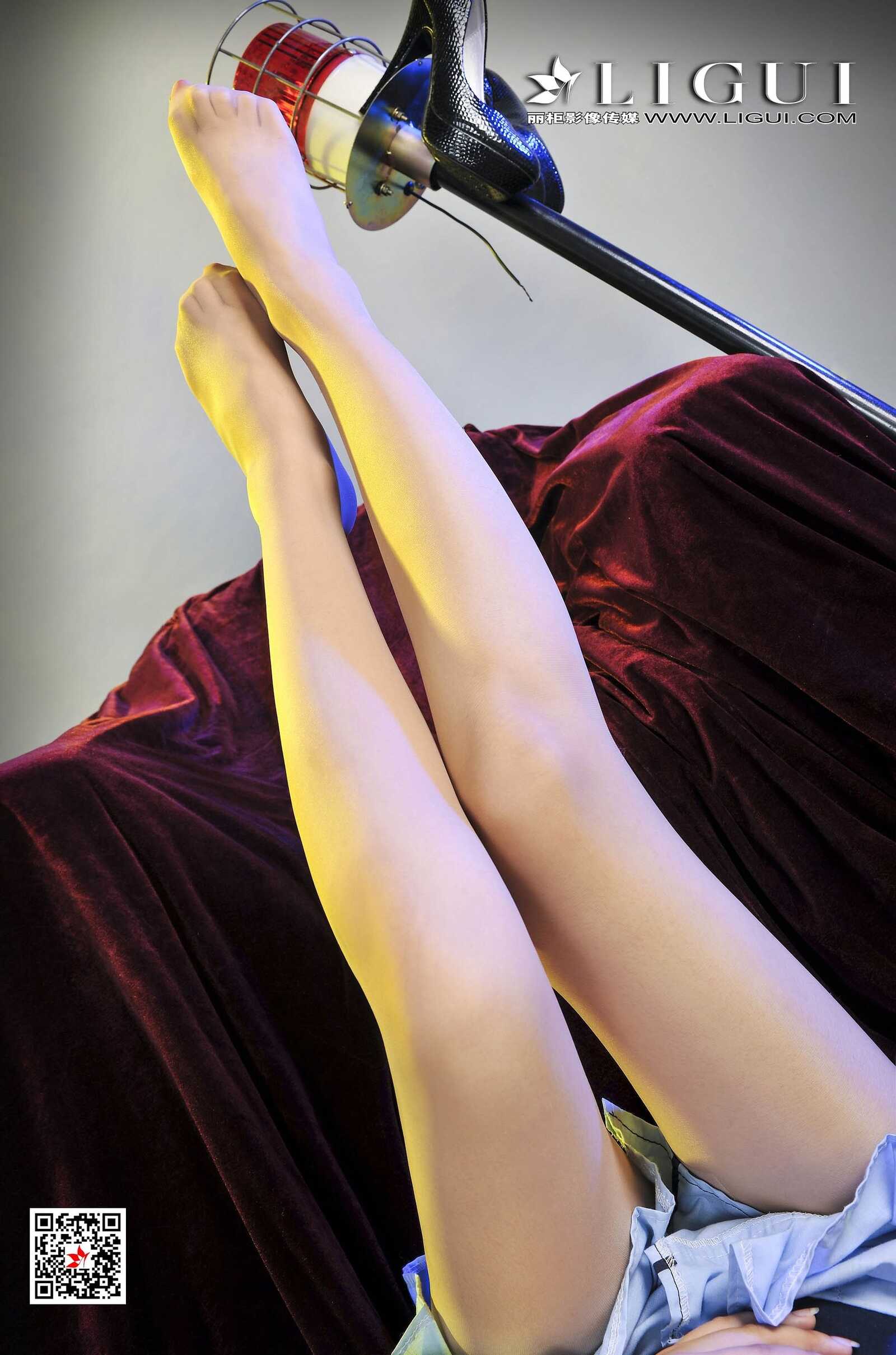 腿模凌凌《制服丝袜美腿》 [丽柜Ligui] 写真集第17张