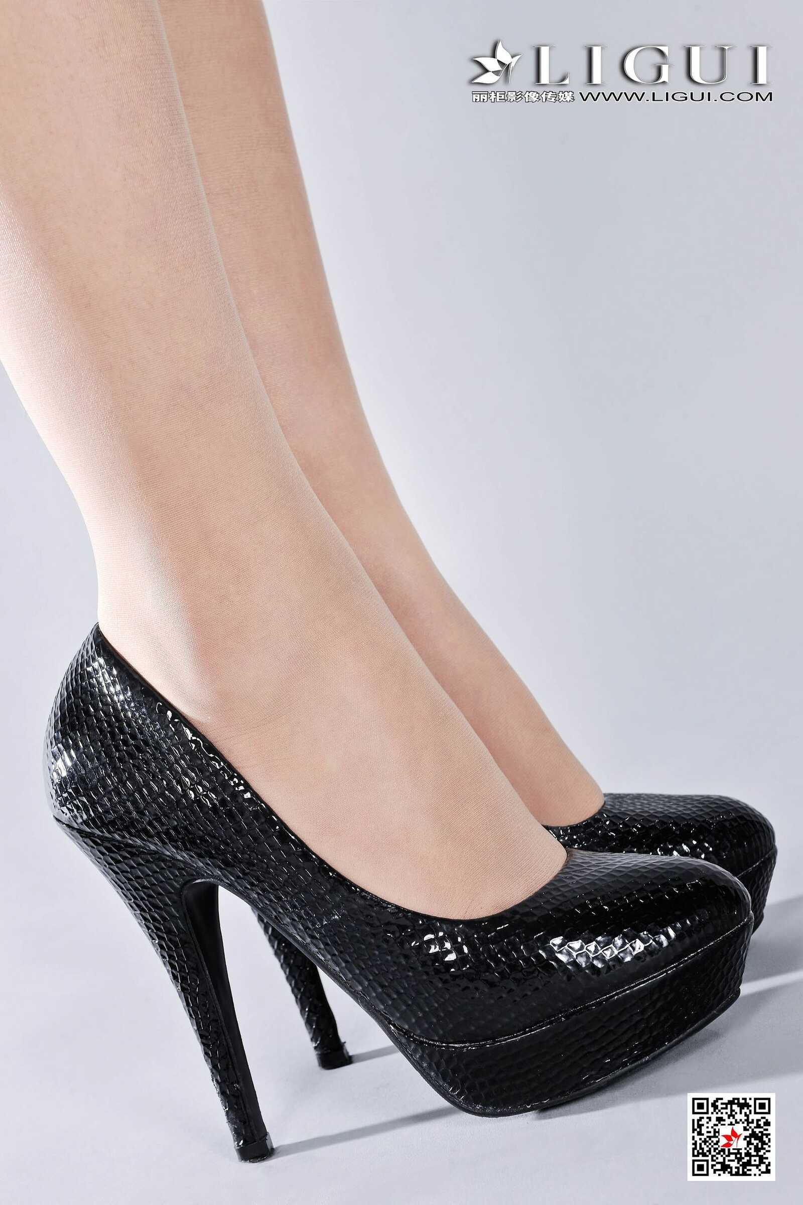 腿模凌凌《制服丝袜美腿》 [丽柜Ligui] 写真集第10张