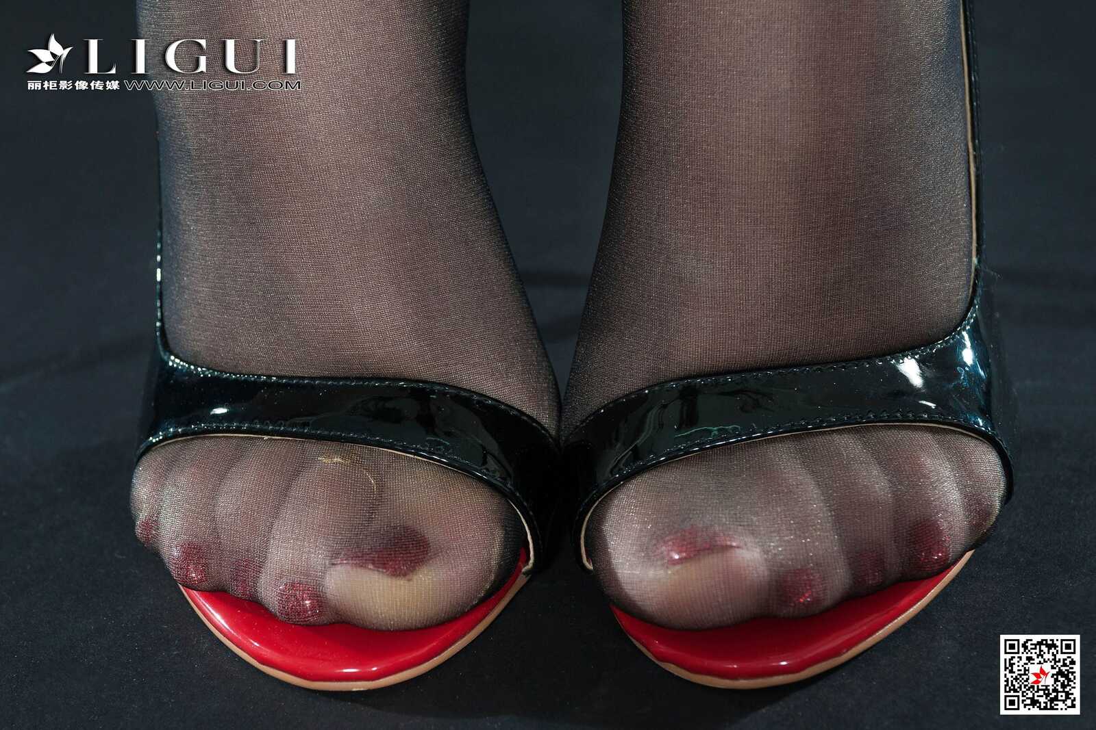 文静《黑丝吊袜美腿丝足》 [丽柜Ligui] 写真集第8张