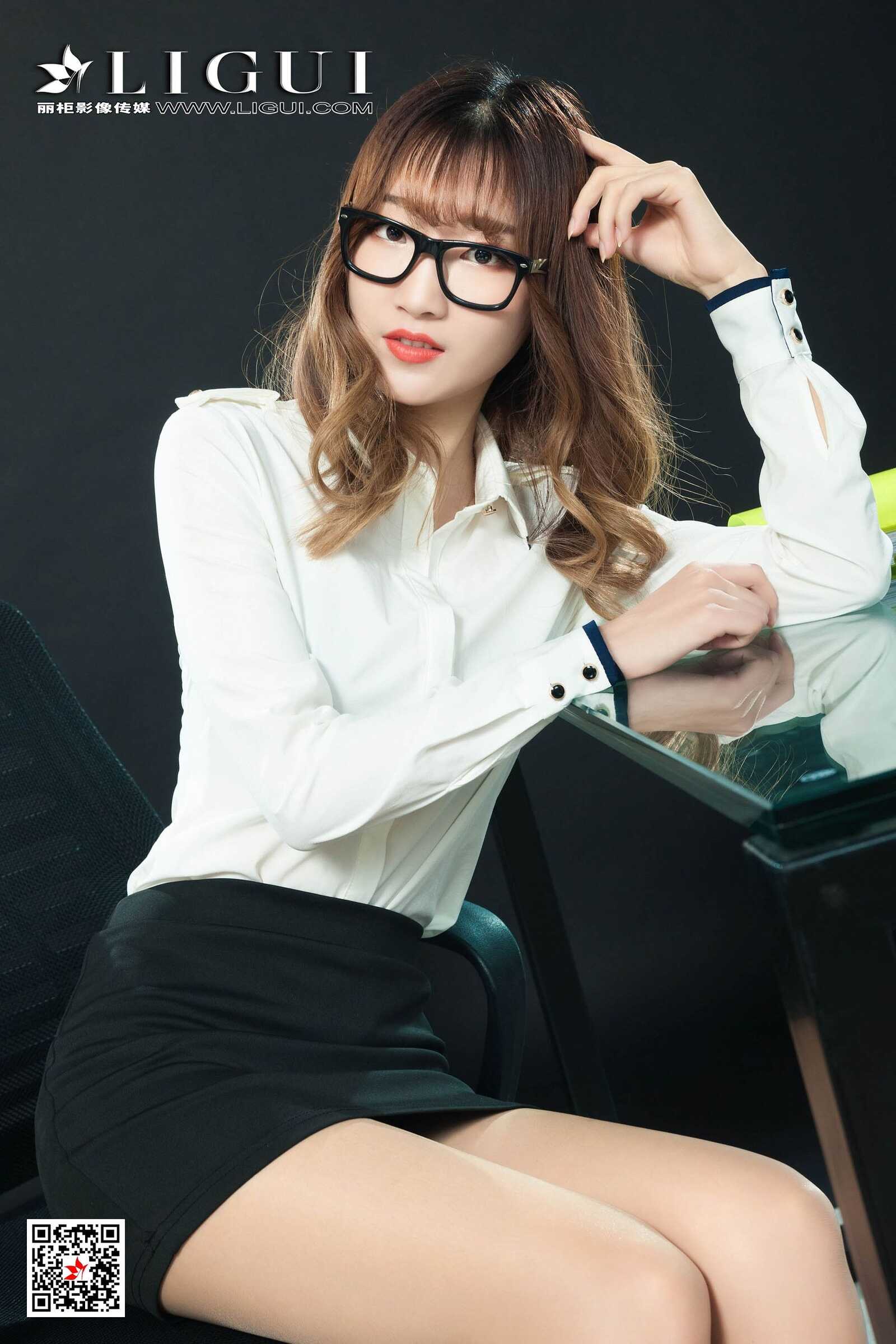小然然《美腿OL小姐姐》 [丽柜Ligui] 丝足写真集第13张