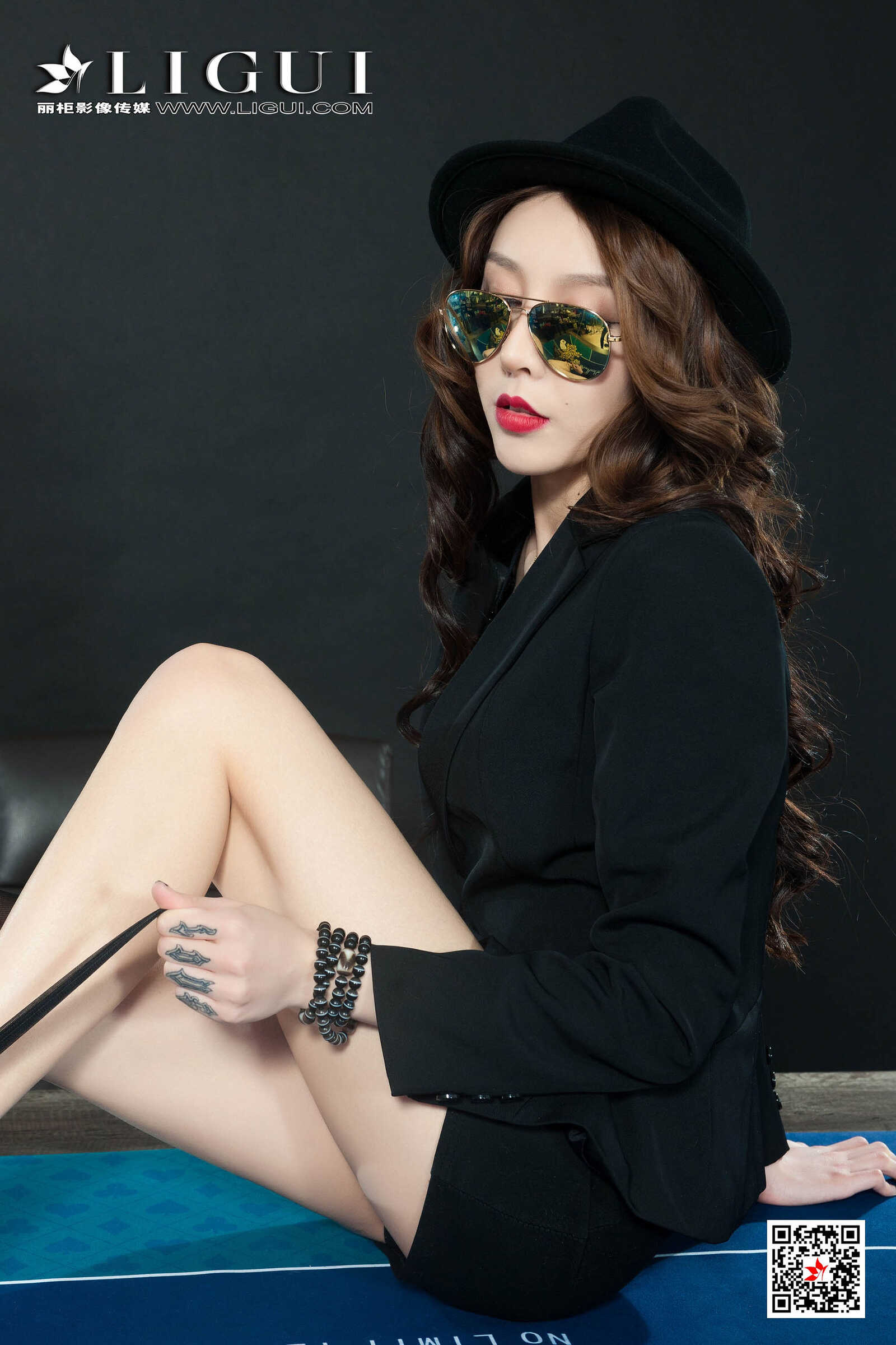 模特兔子《黑丝棋牌官》 [丽柜Ligui] 美腿丝足写第17张