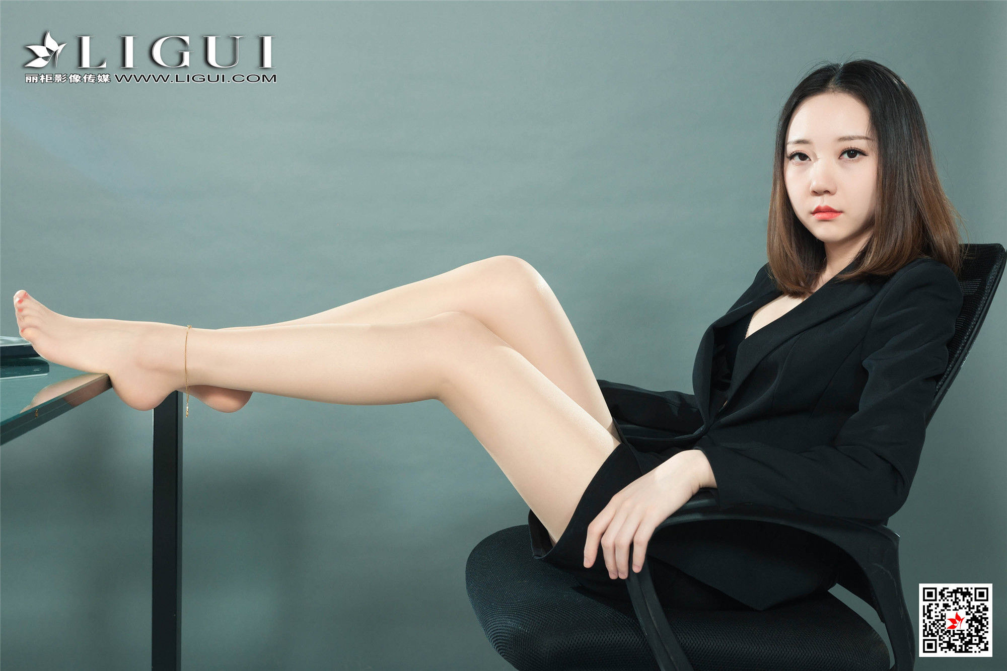 模特小米《肉丝OL女郎》 [丽柜Ligui] 美腿丝足写真第5张