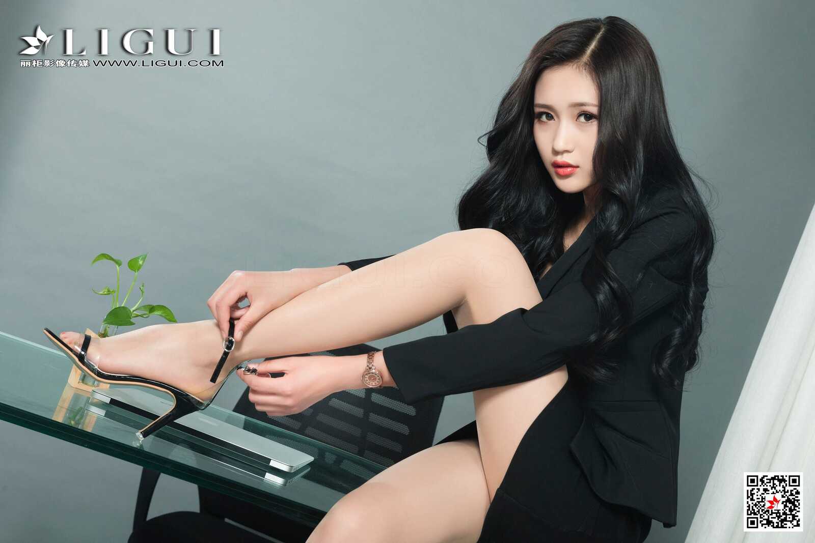 腿模玲玲《肉丝美腿OL》 [丽柜LIGUI] 网络丽人 写第9张