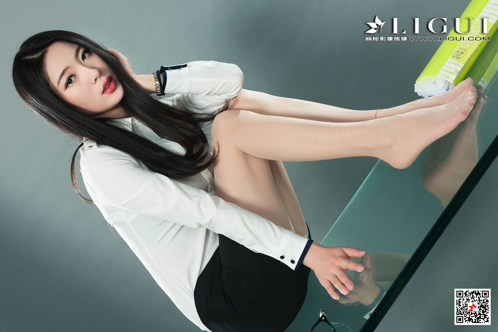 书雅《OL眼镜娘肉丝袜美腿》 [丽柜LIGUI] 网络丽人第3张